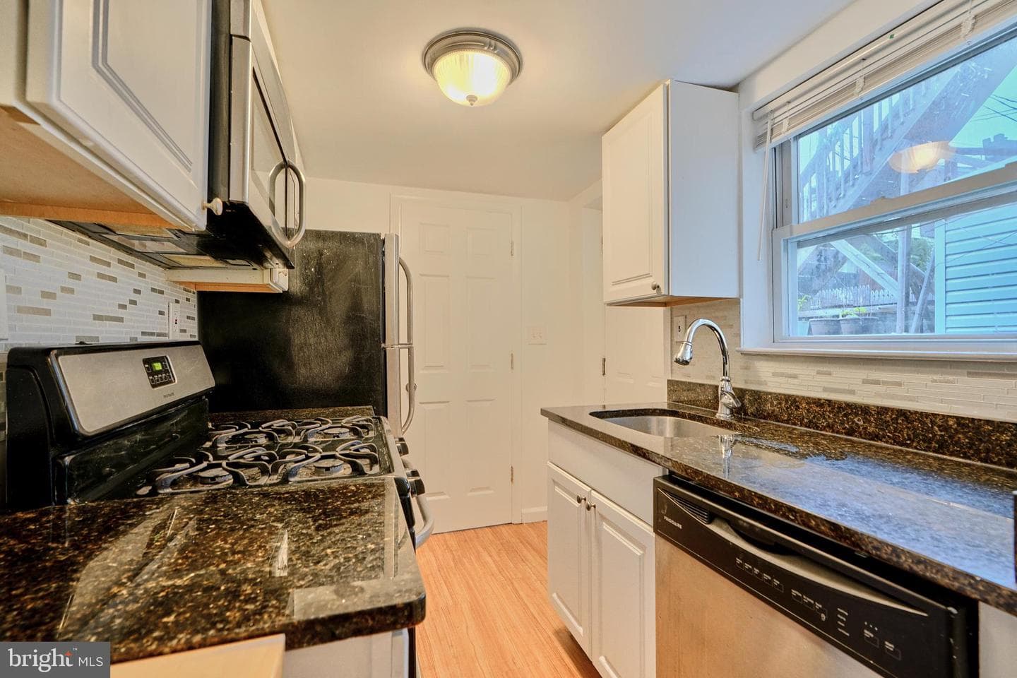2212 Fleet Street photo 8