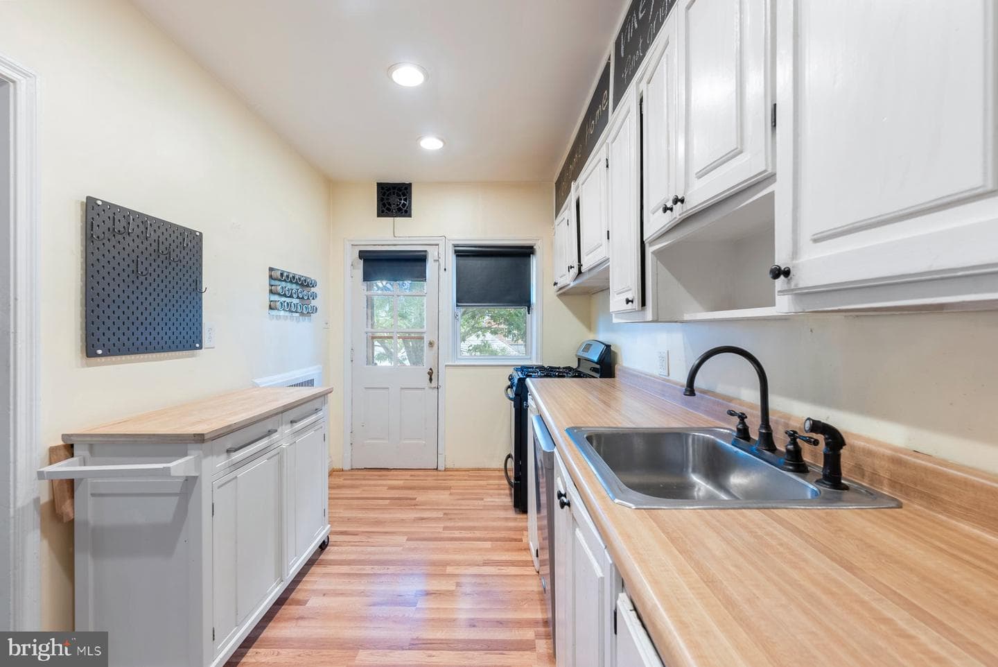 2416 Pelham Avenue photo 11
