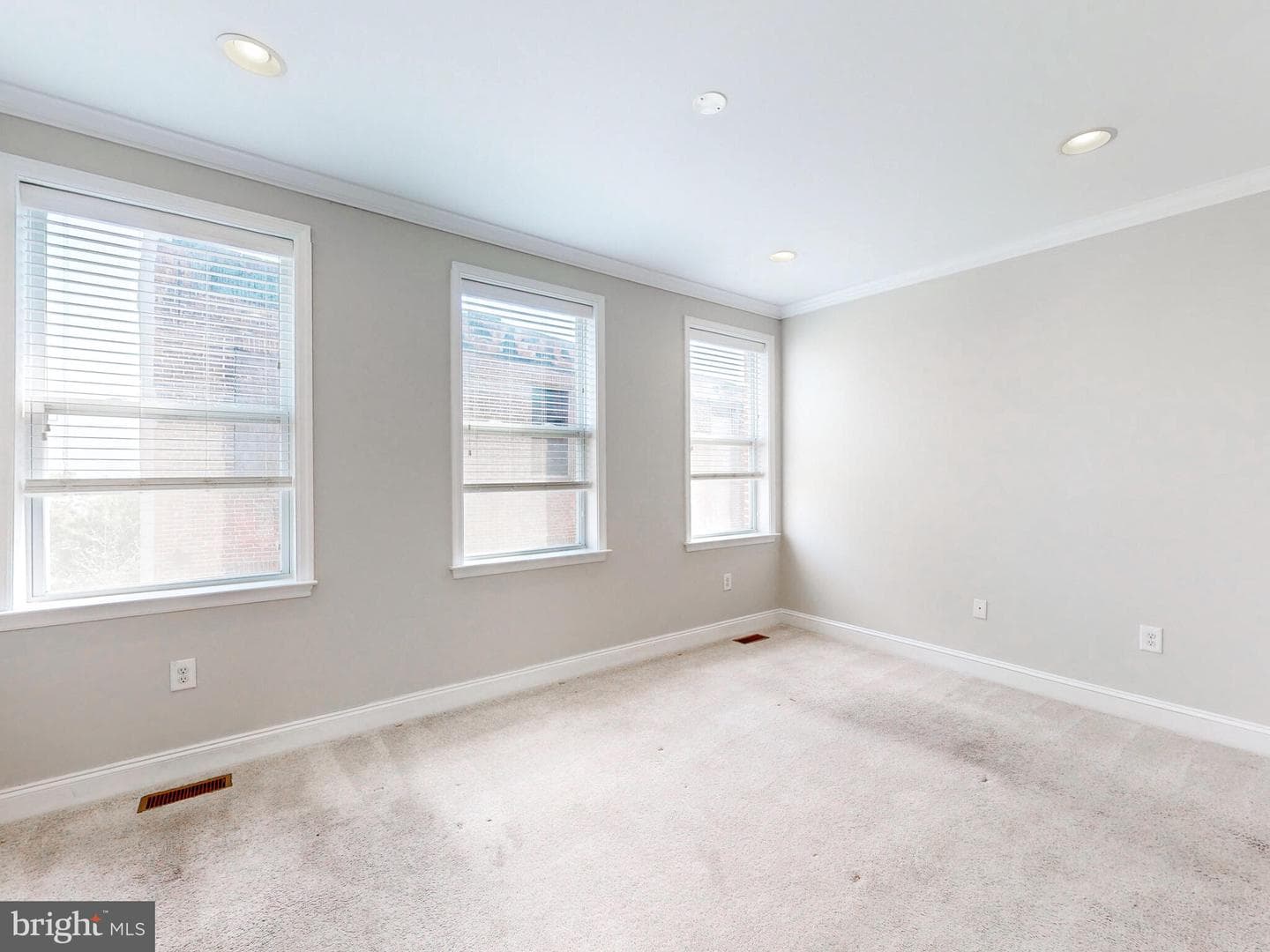 144 N Duncan Street photo 17