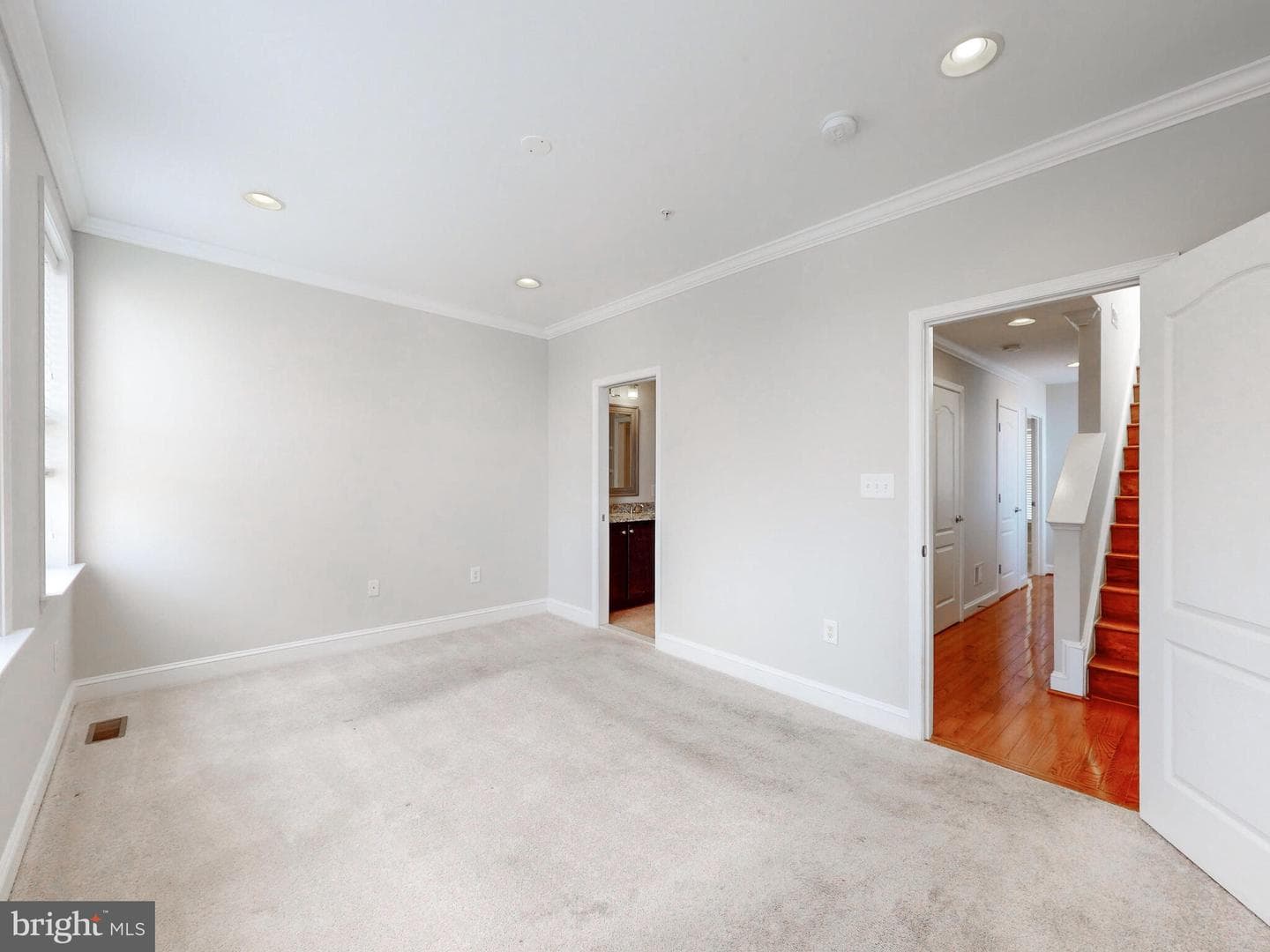 144 N Duncan Street photo 18