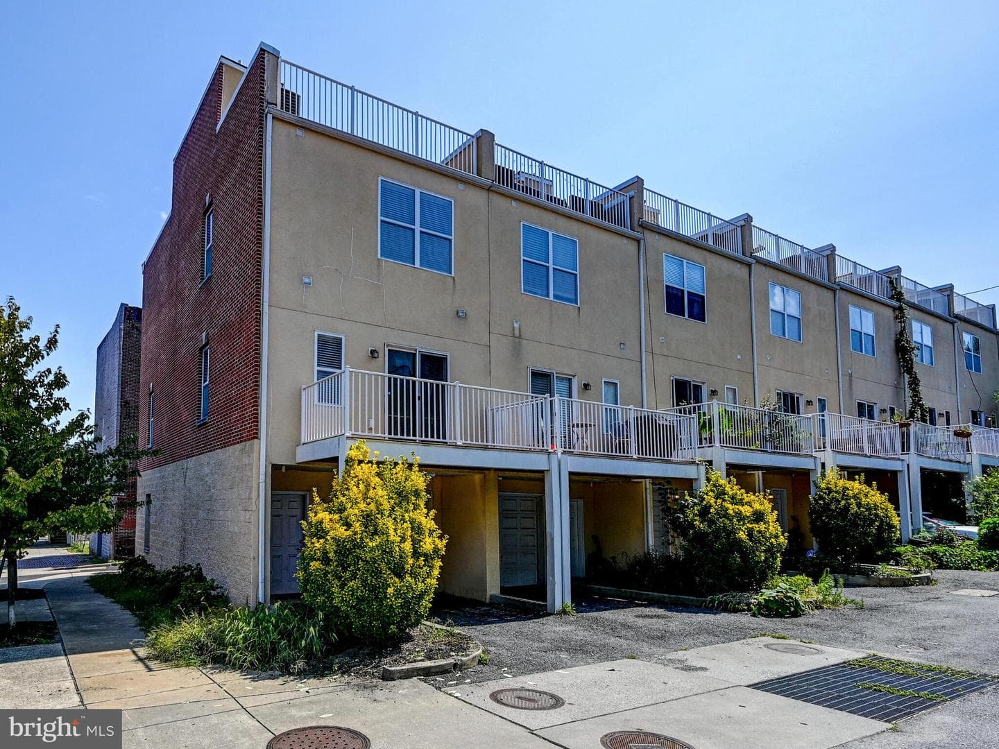 144 N Duncan Street photo 28