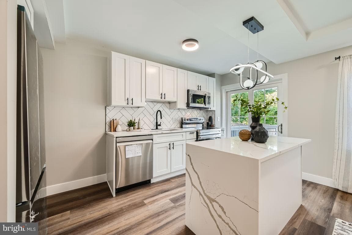 4428 Manorview Road photo 11