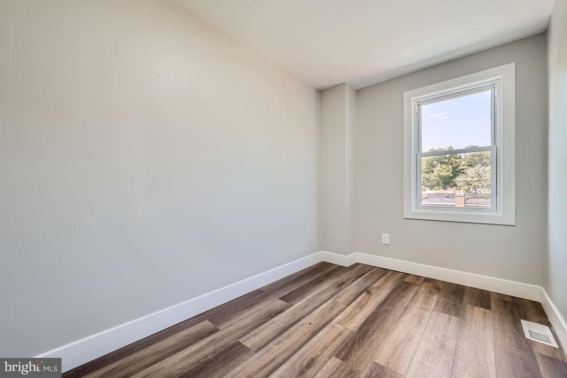 4428 Manorview Road photo 19