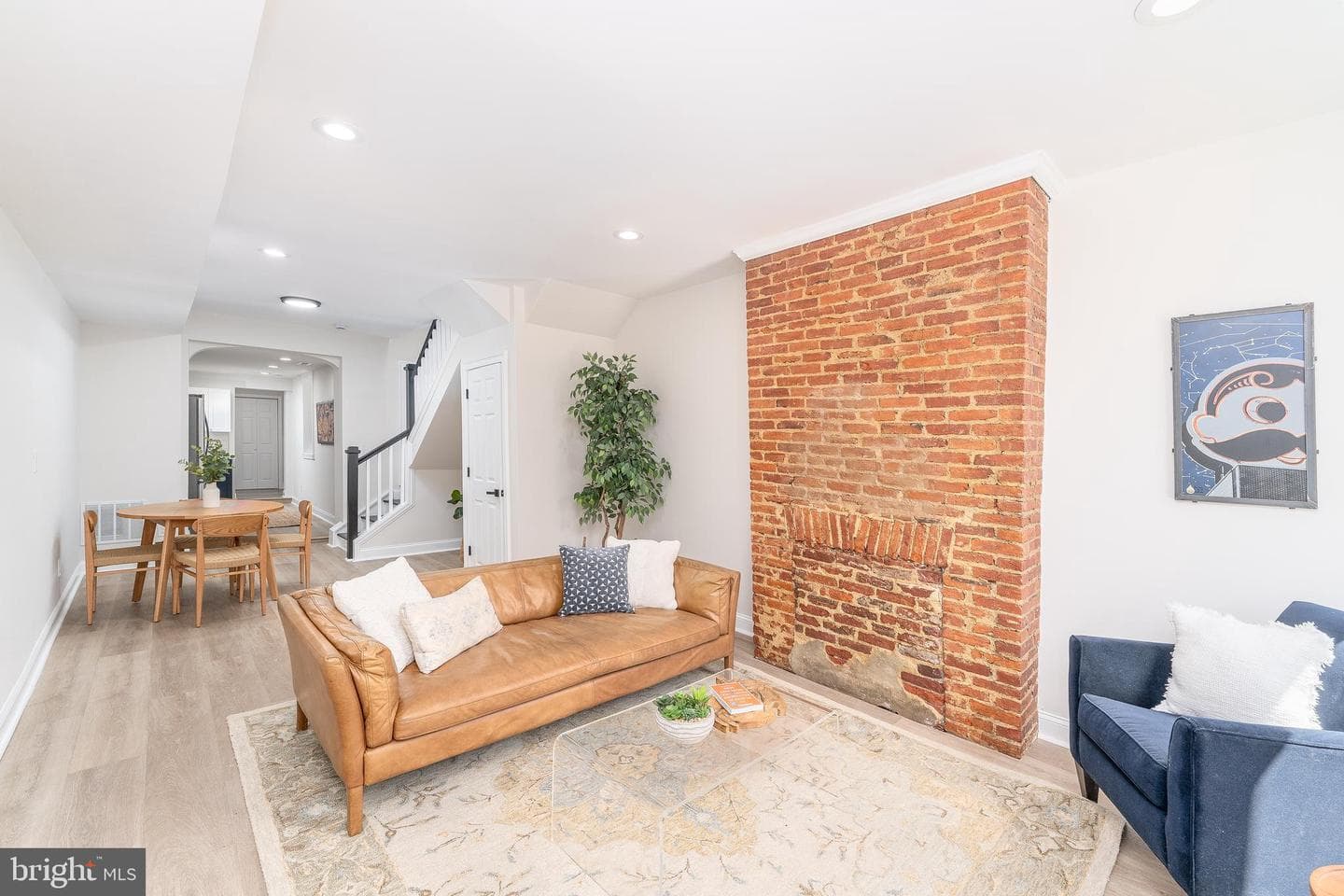 2036 Gough Street photo 2