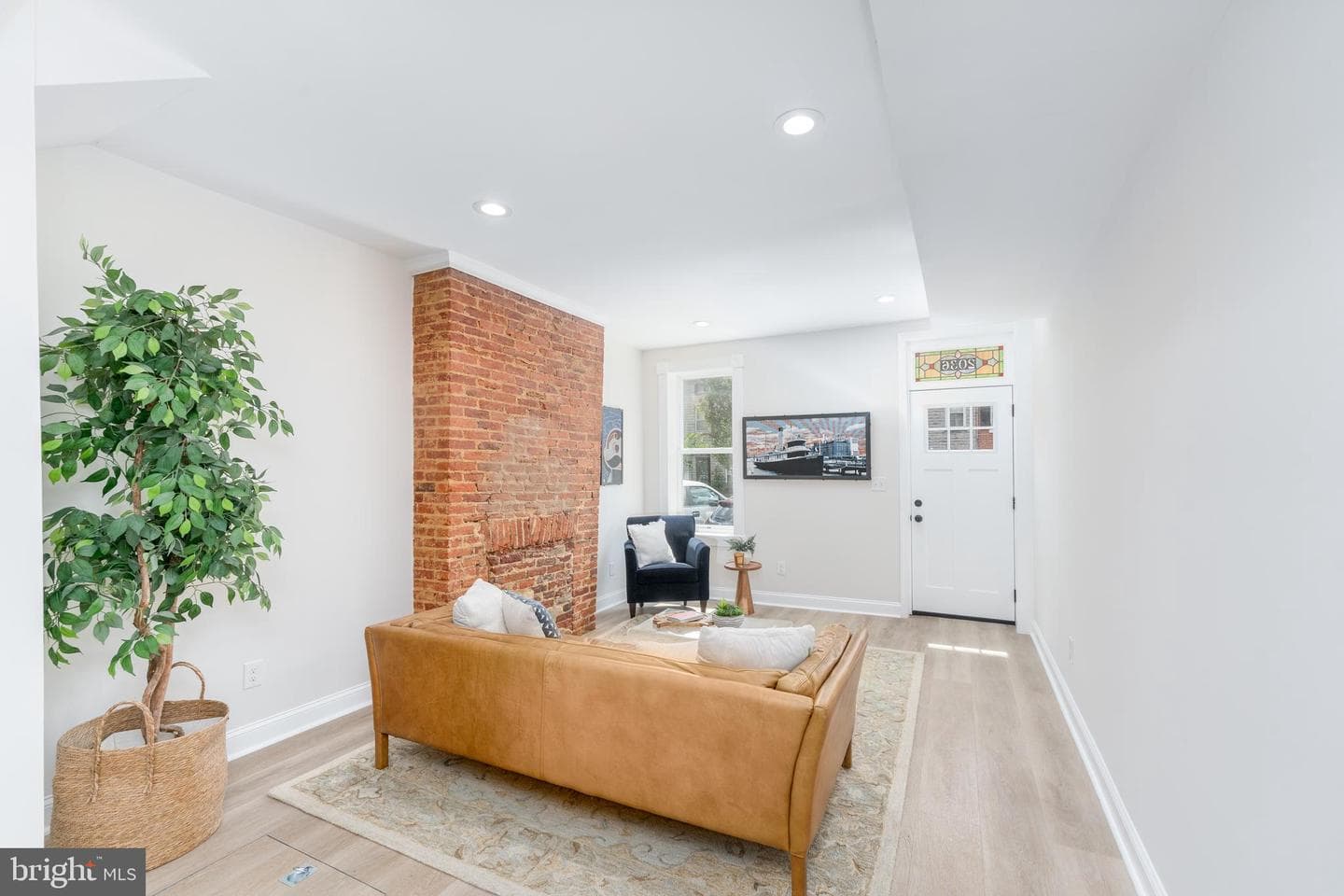 2036 Gough Street photo 3