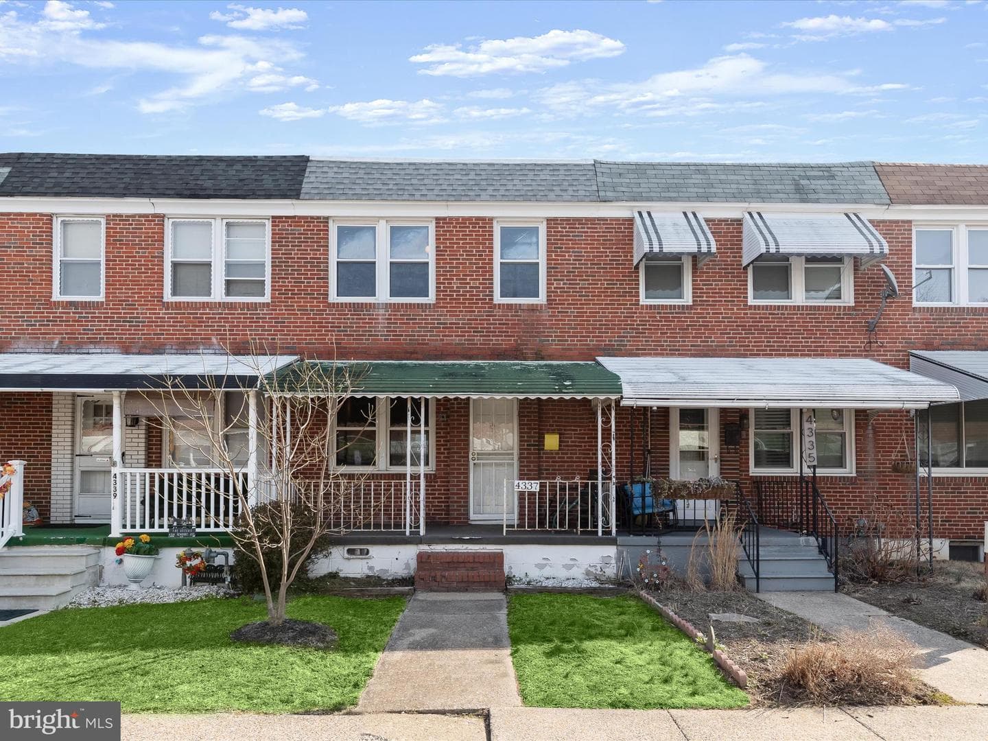 4337 Newport Avenue photo 1