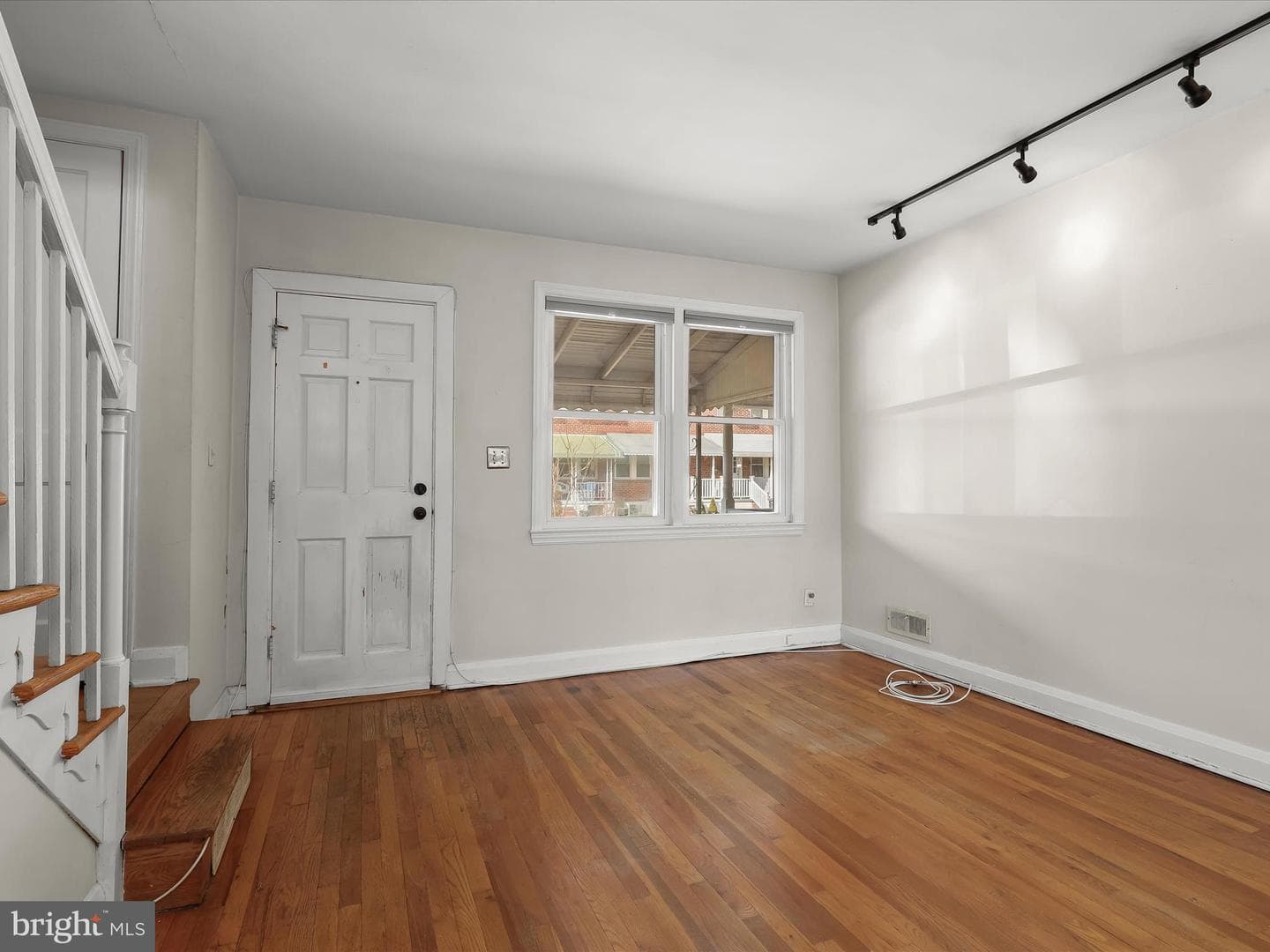4337 Newport Avenue photo 8