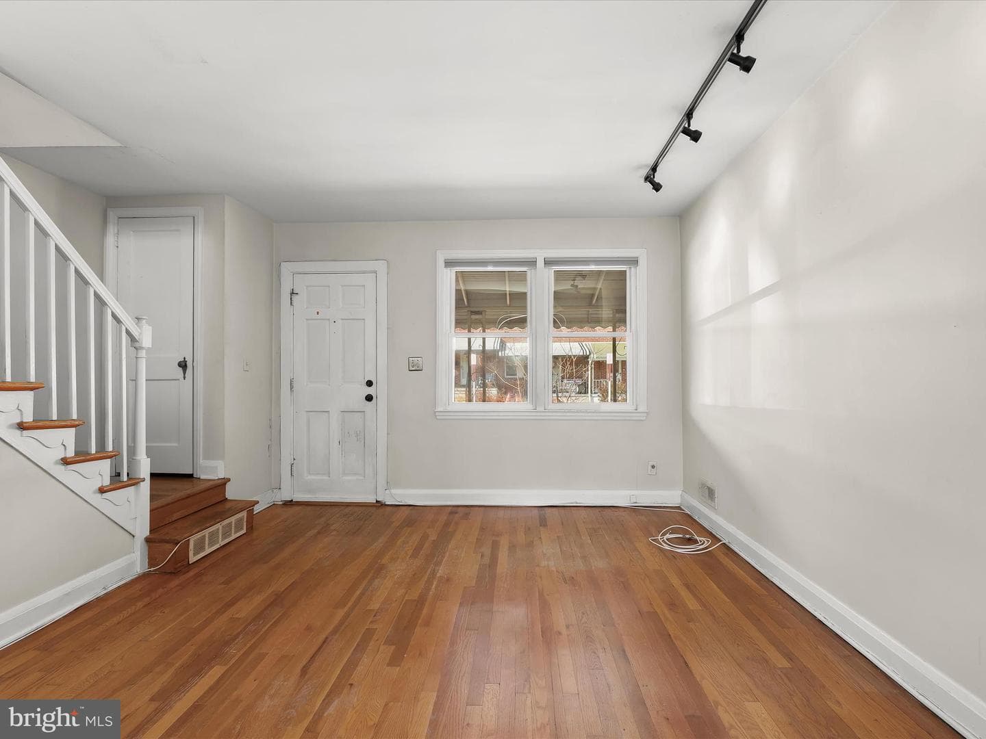 4337 Newport Avenue photo 9