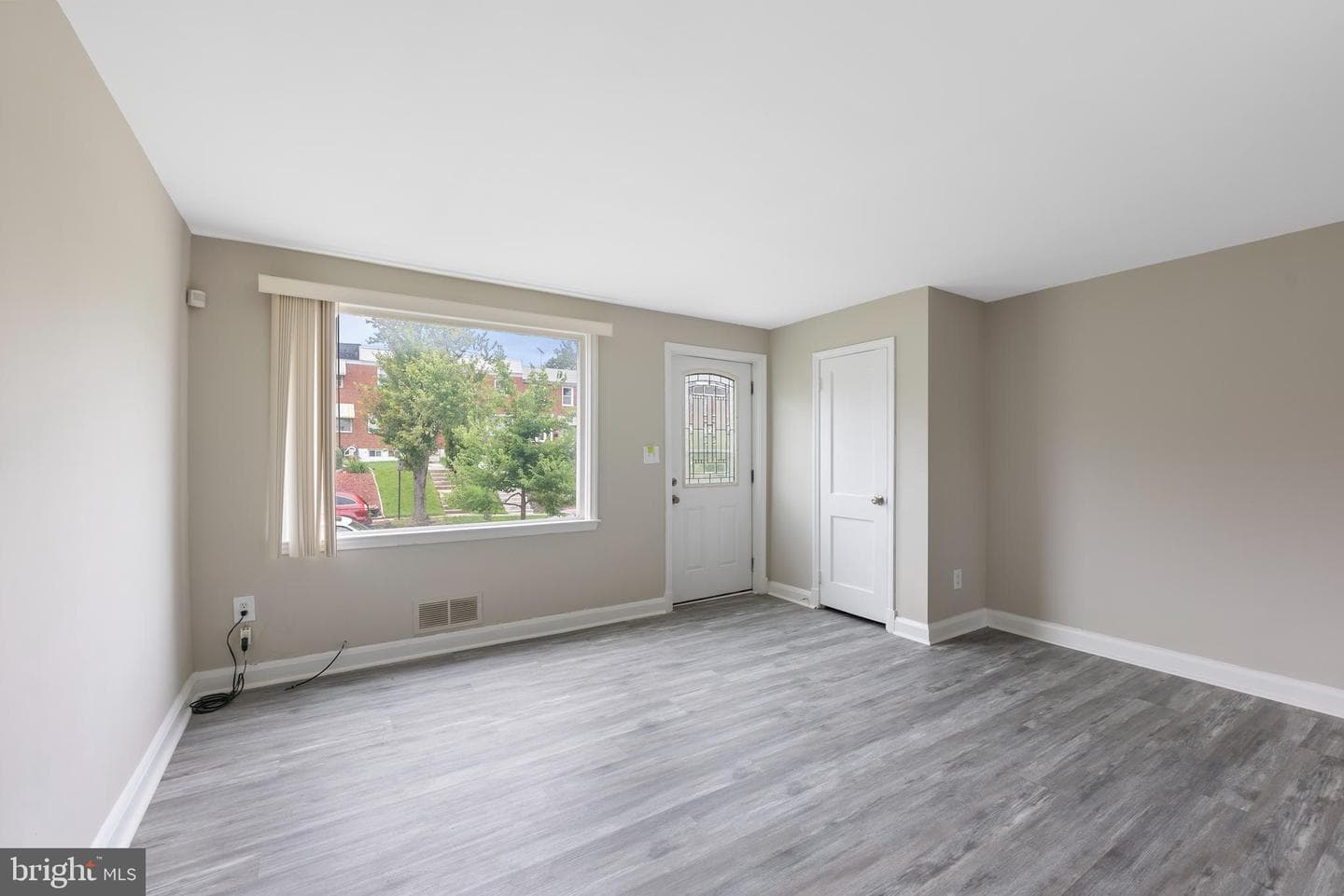 4016 Balfern Avenue photo 5