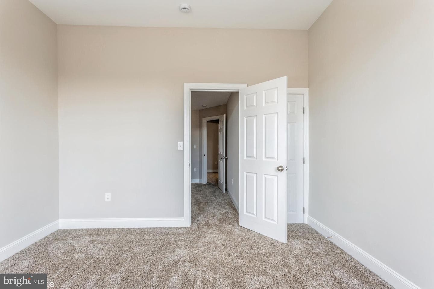 2453 Mcculloh Street photo 10