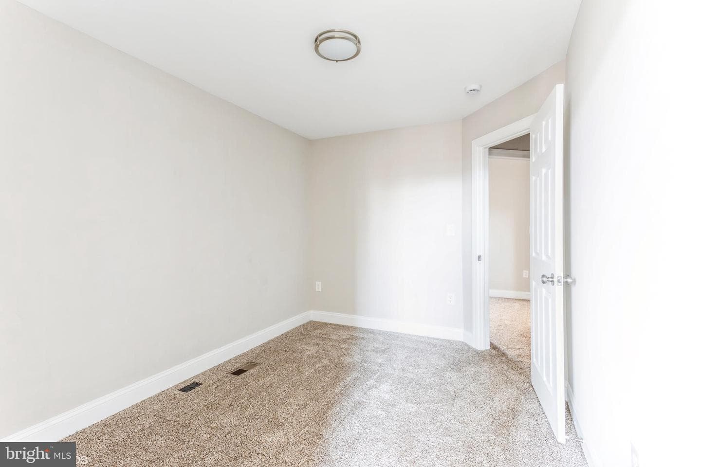 2453 Mcculloh Street photo 11