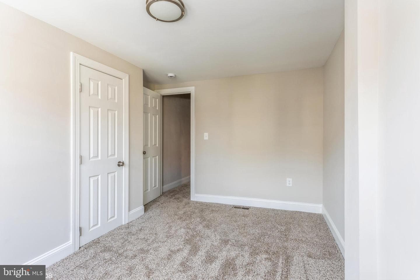 2453 Mcculloh Street photo 15