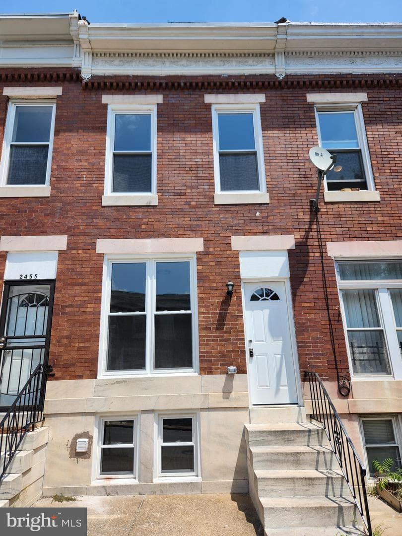 2453 Mcculloh Street photo 2