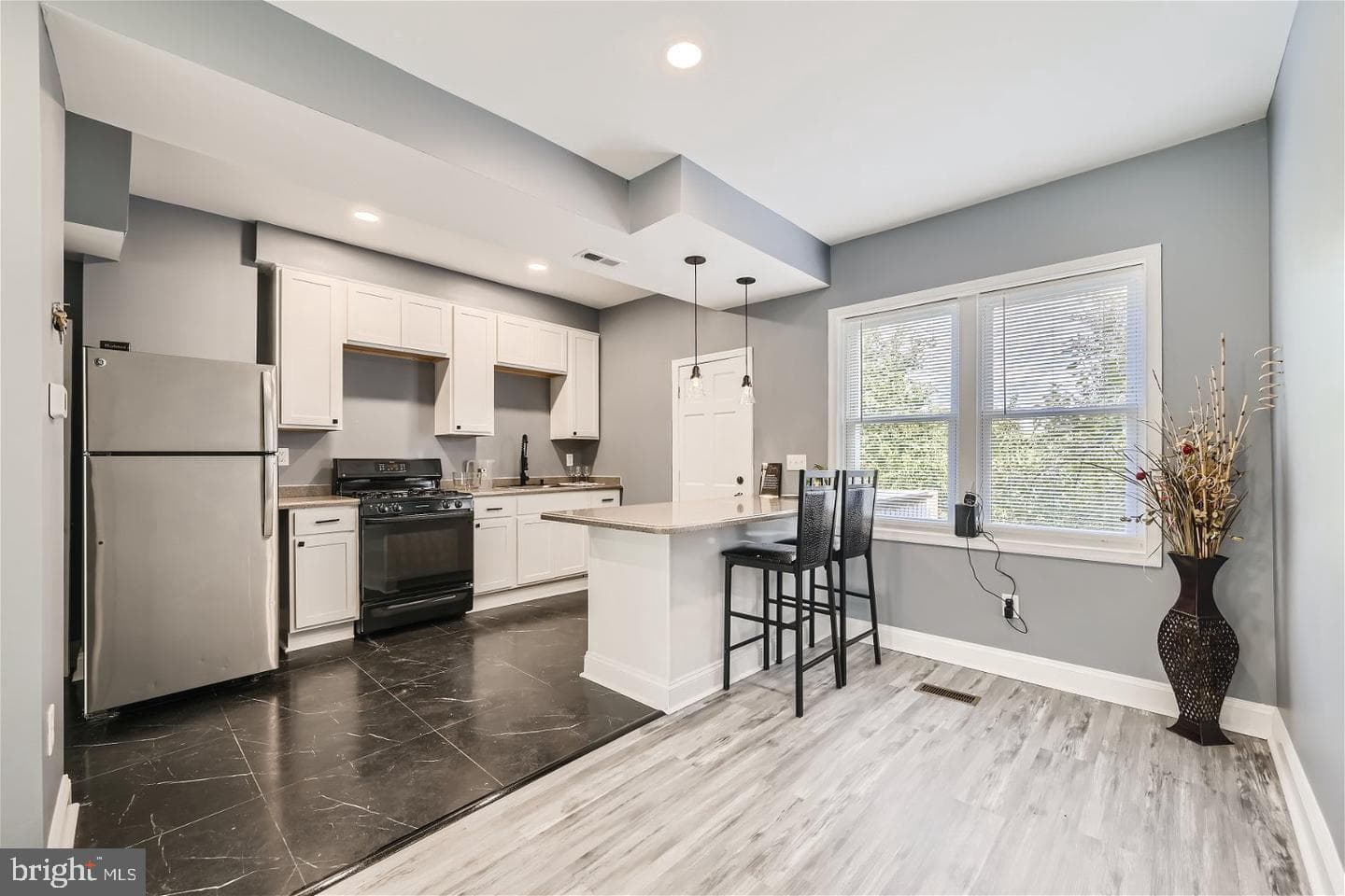 211 S Catherine Street photo 5