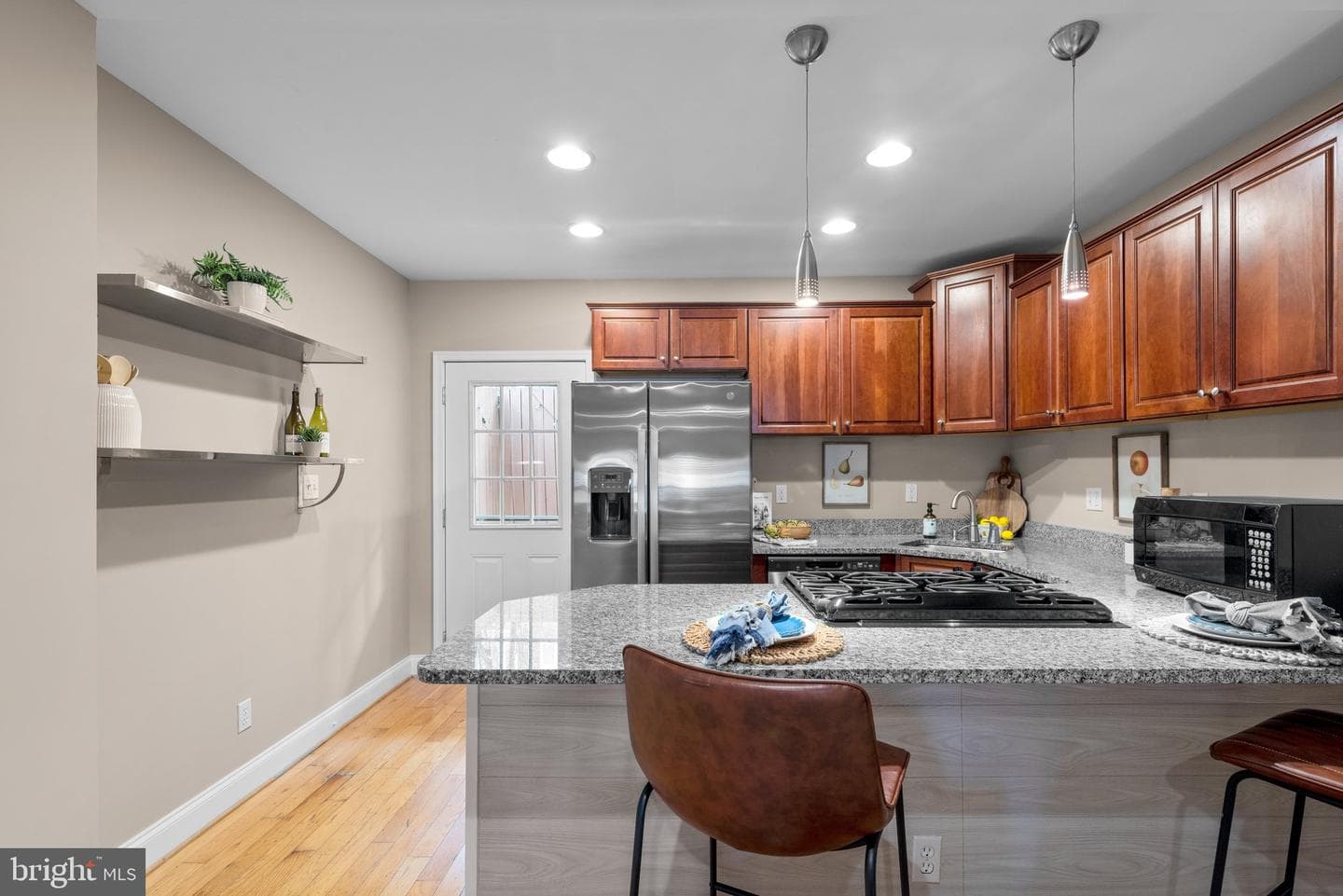 127 Cross Street E photo 10