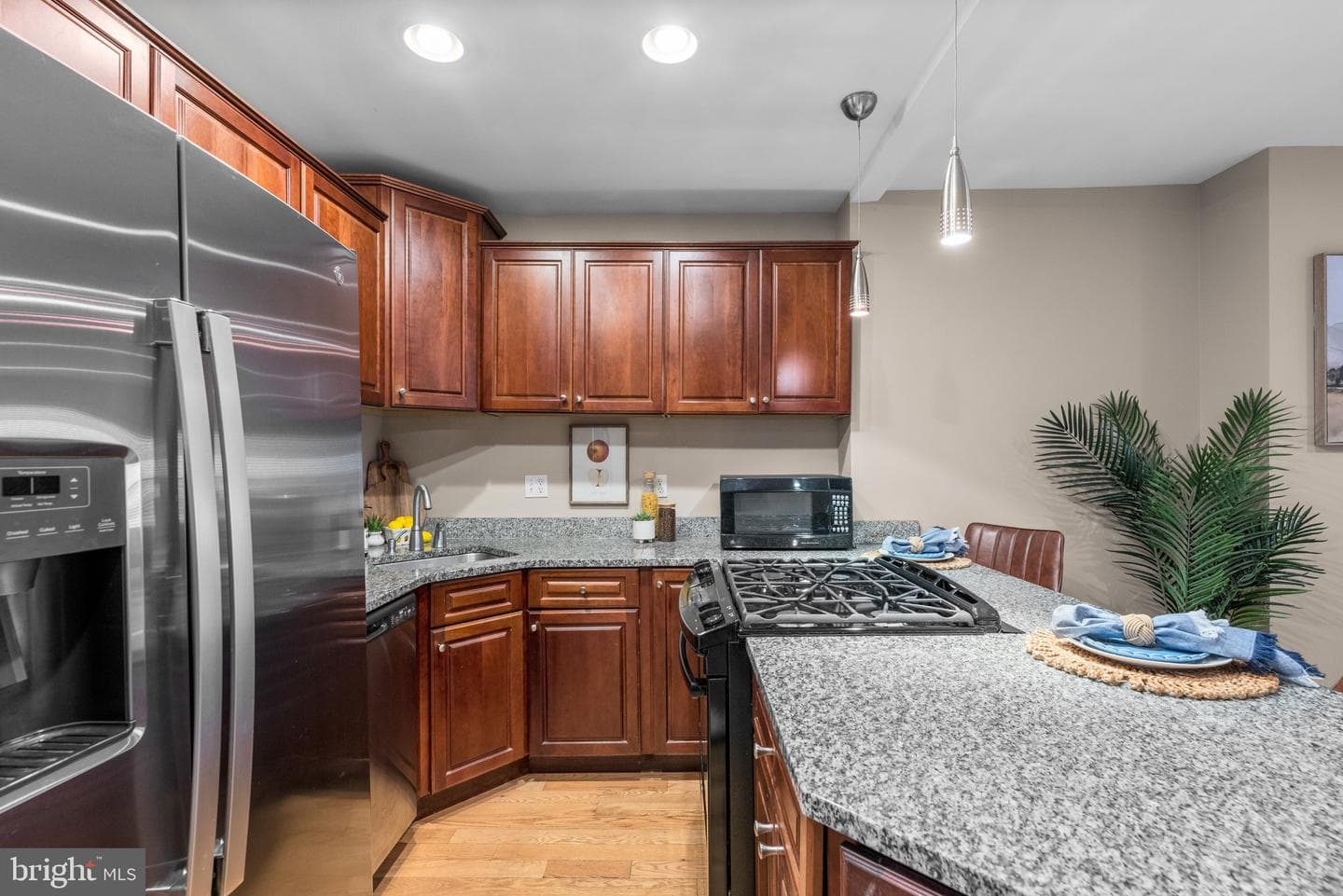 127 Cross Street E photo 11