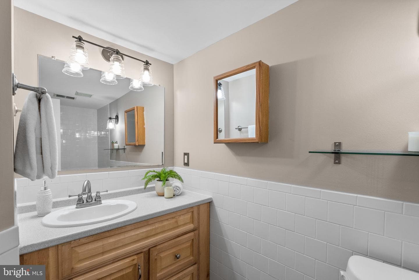 127 Cross Street E photo 18