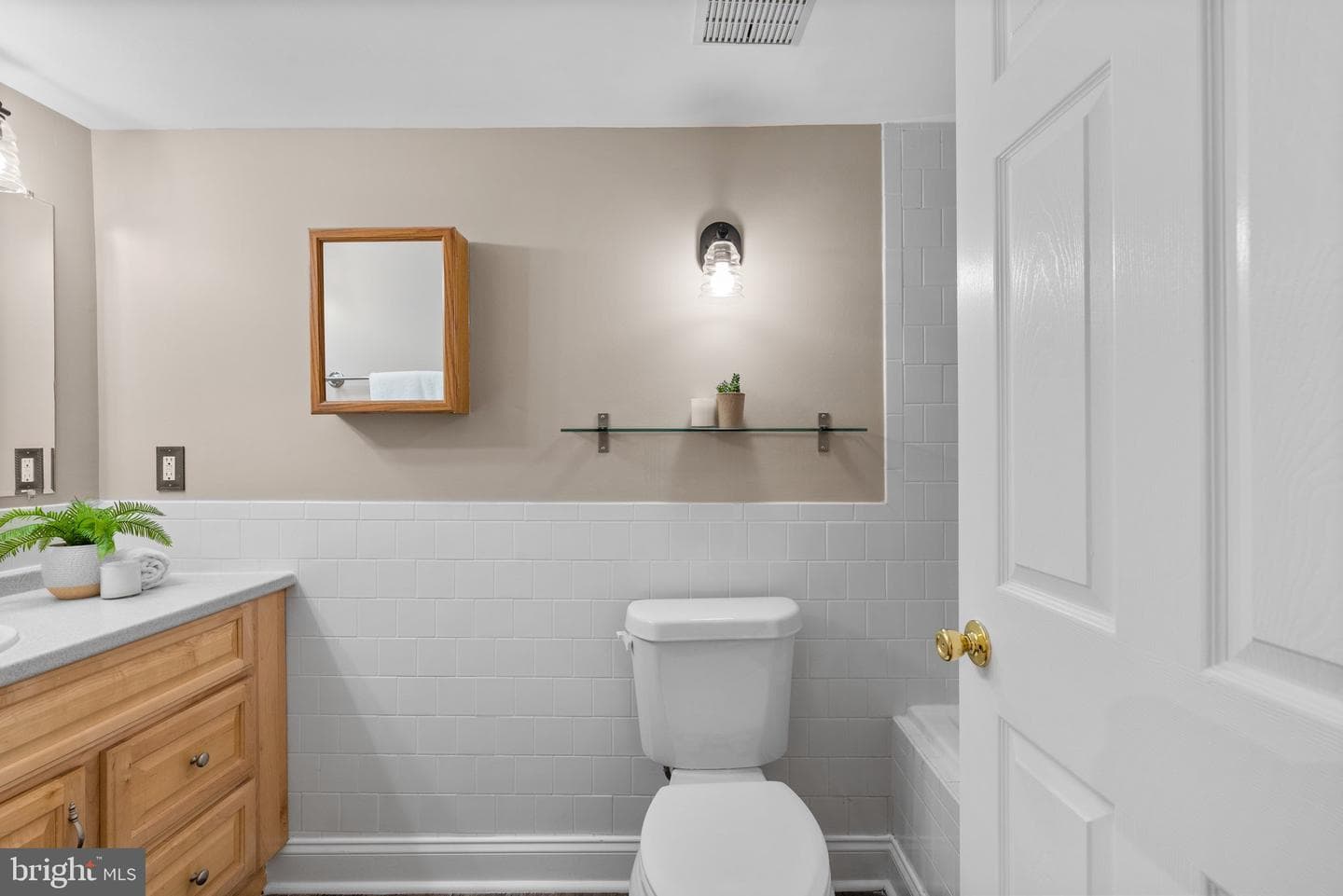 127 Cross Street E photo 19