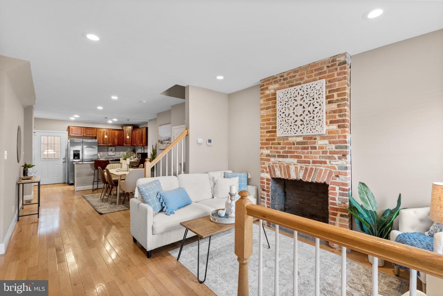 127 Cross Street E photo 2
