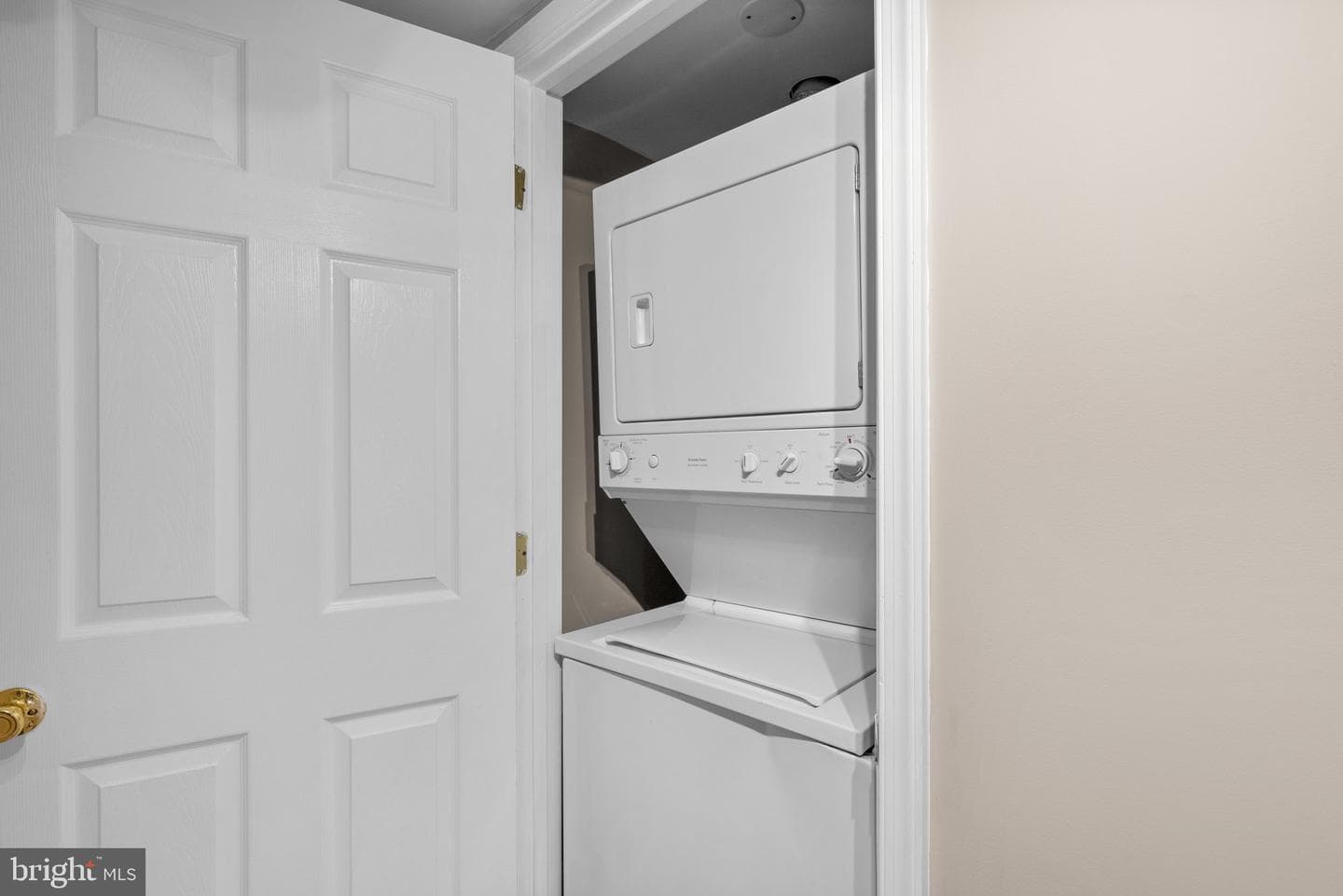 127 Cross Street E photo 21