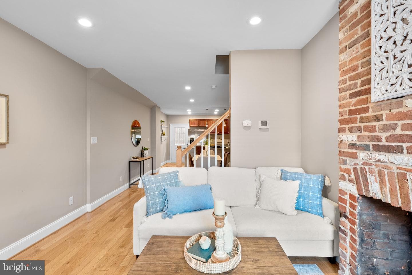 127 Cross Street E photo 8