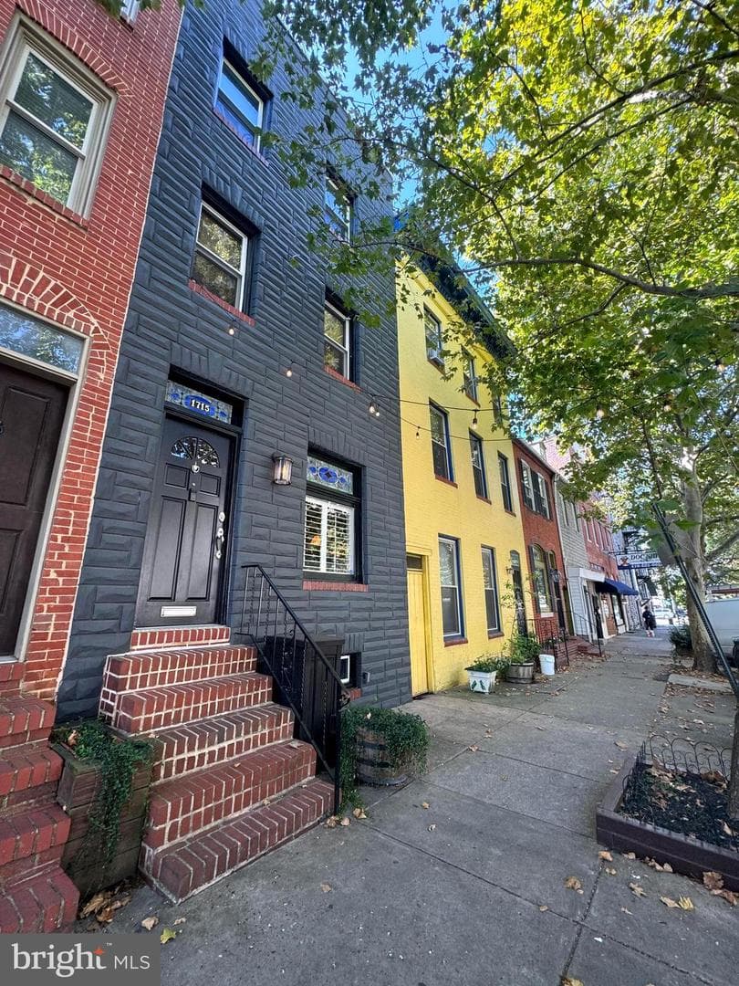 1715 Bank Street photo 2
