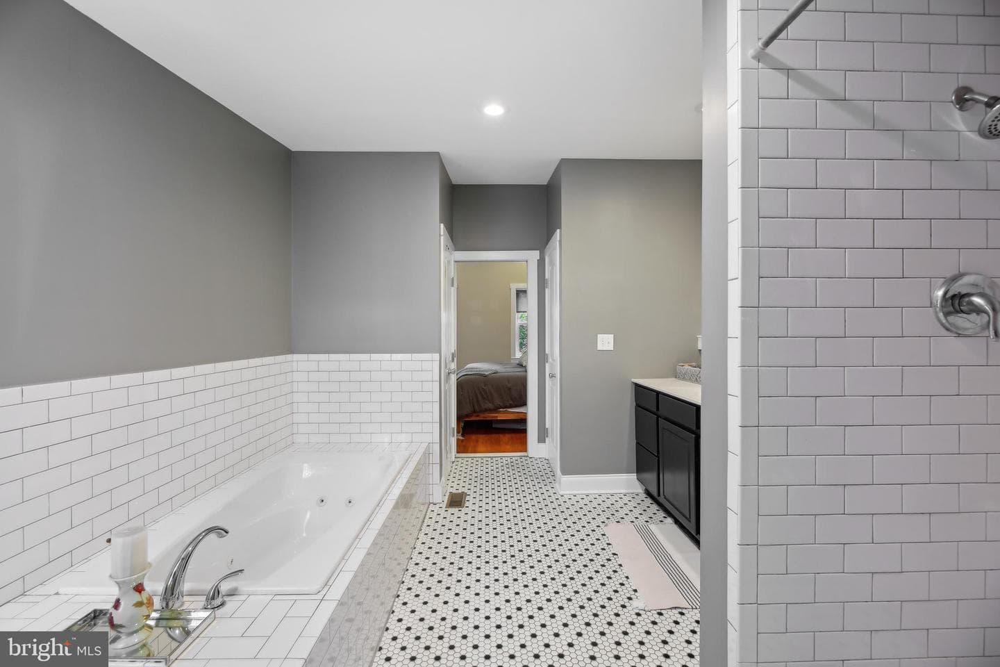 1715 Bank Street photo 25
