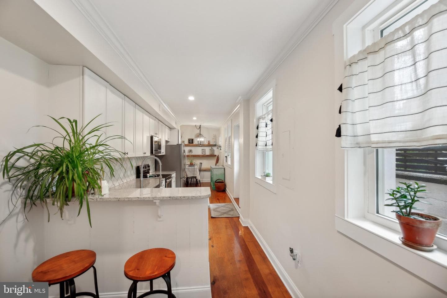 1715 Bank Street photo 6