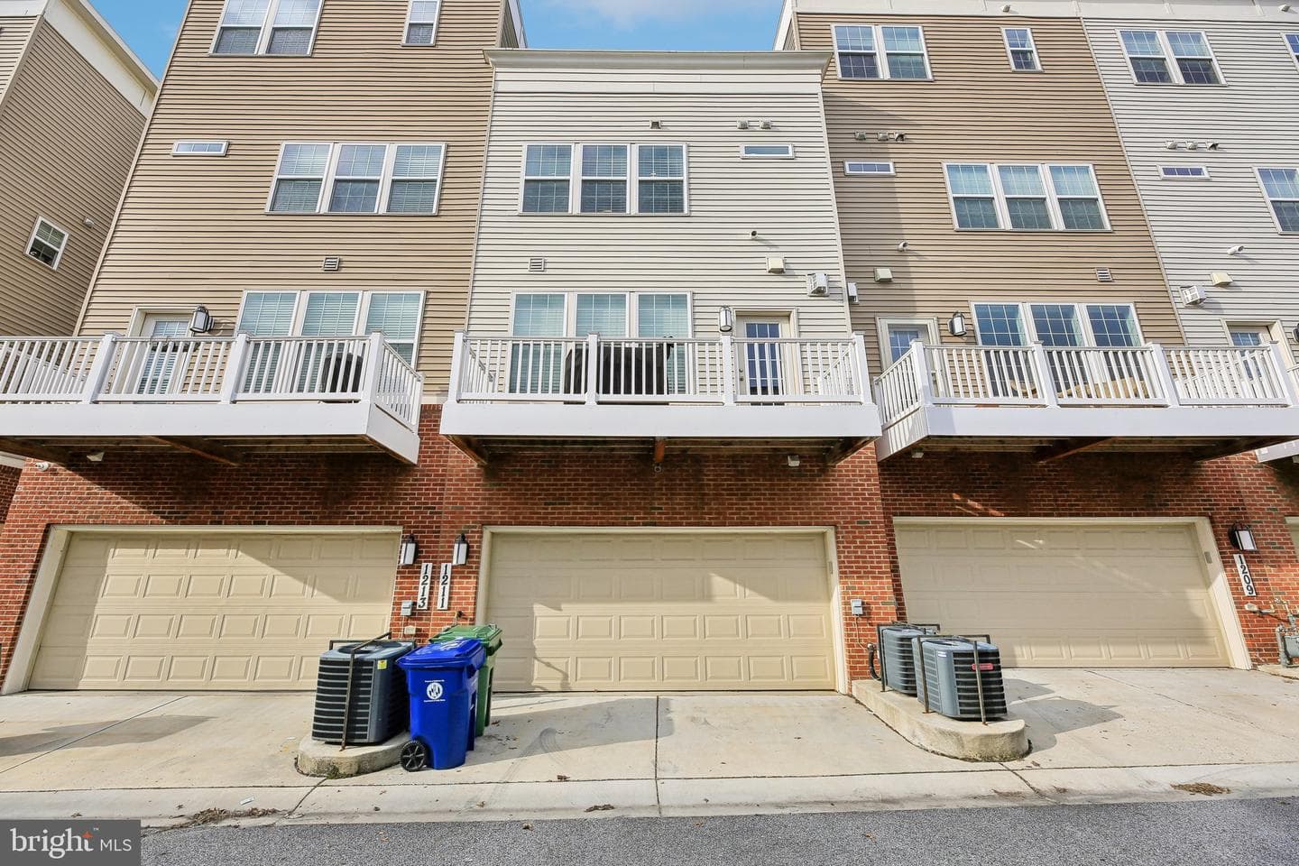 1211 Berry Street photo 33