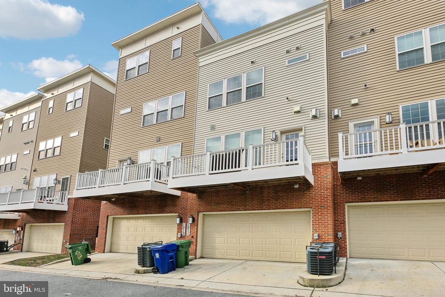 1211 Berry Street photo 35