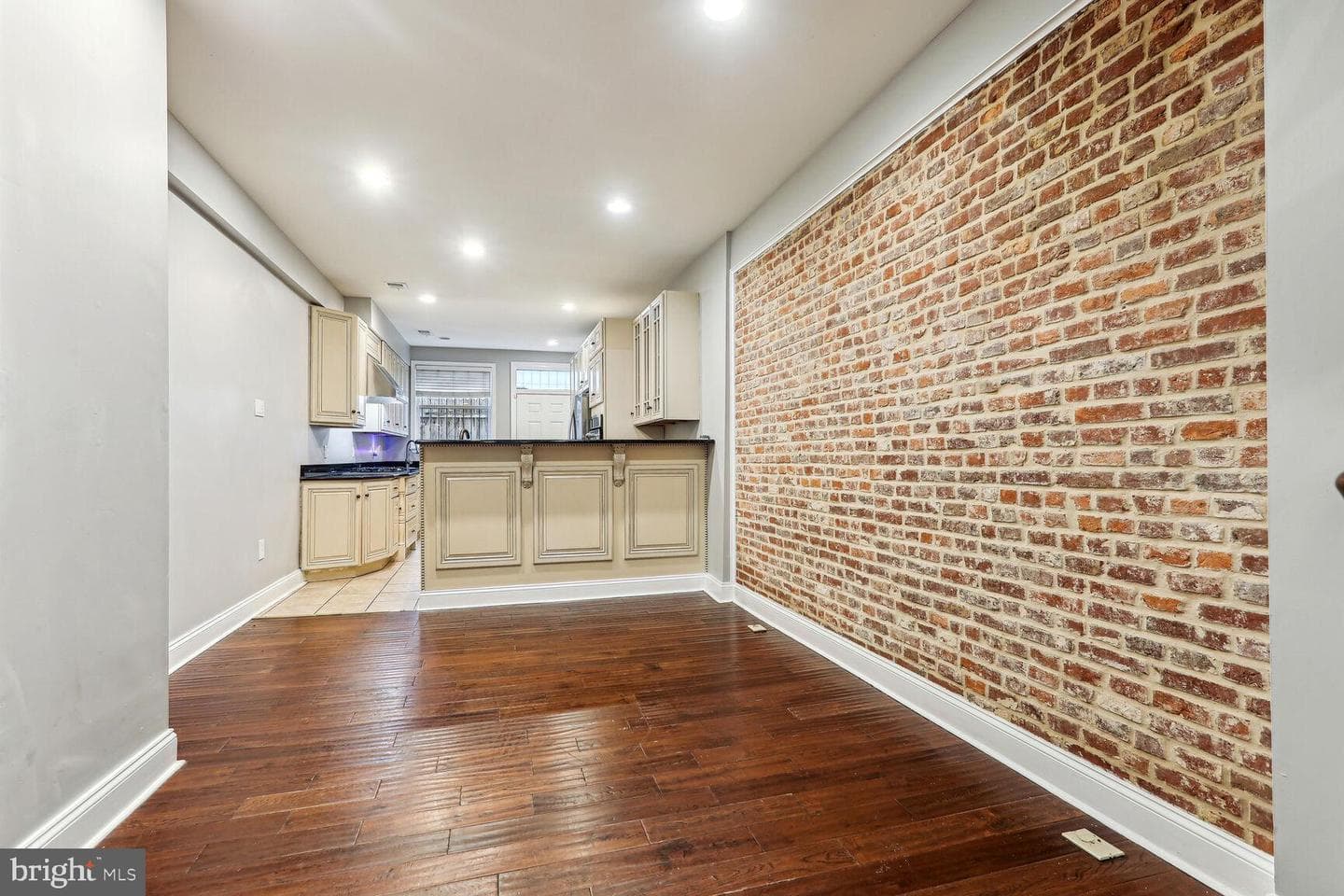 1615 W Pratt Street photo 6