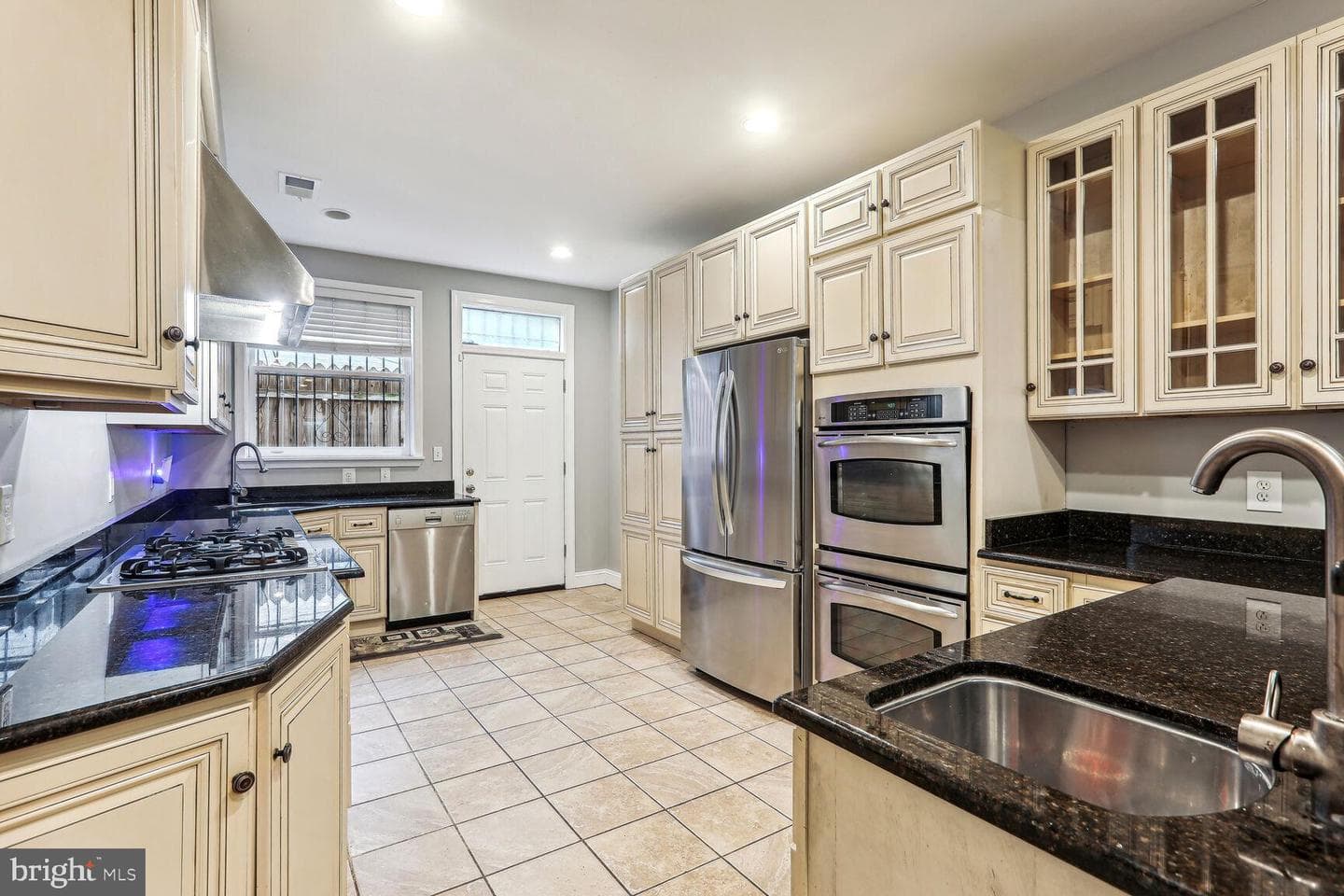 1615 W Pratt Street photo 8