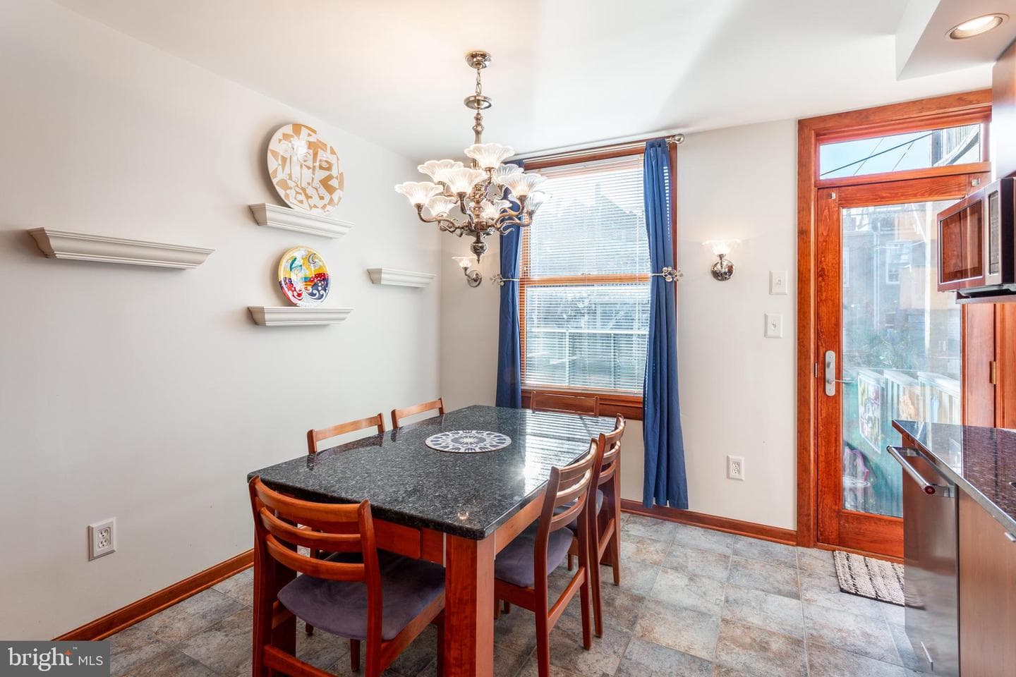810 S Robinson Street photo 11