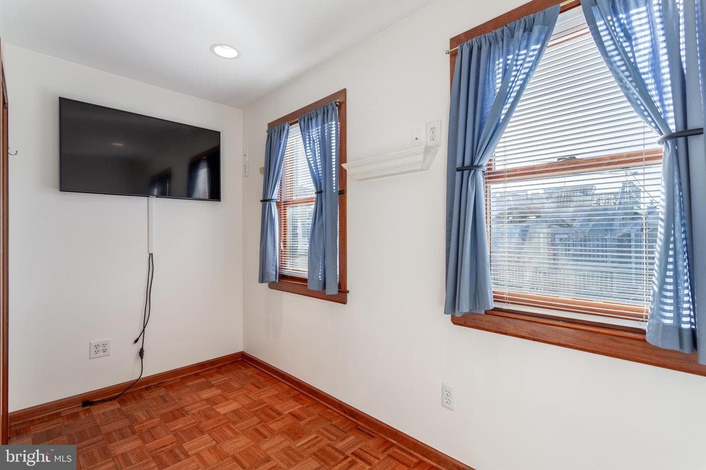 810 S Robinson Street photo 21