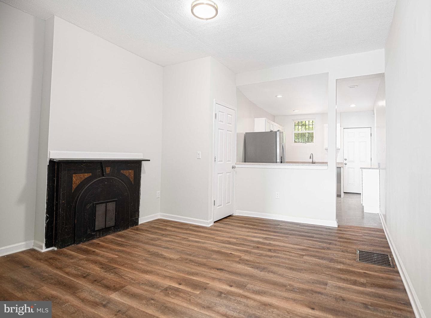 1724 E Lanvale Street photo 9