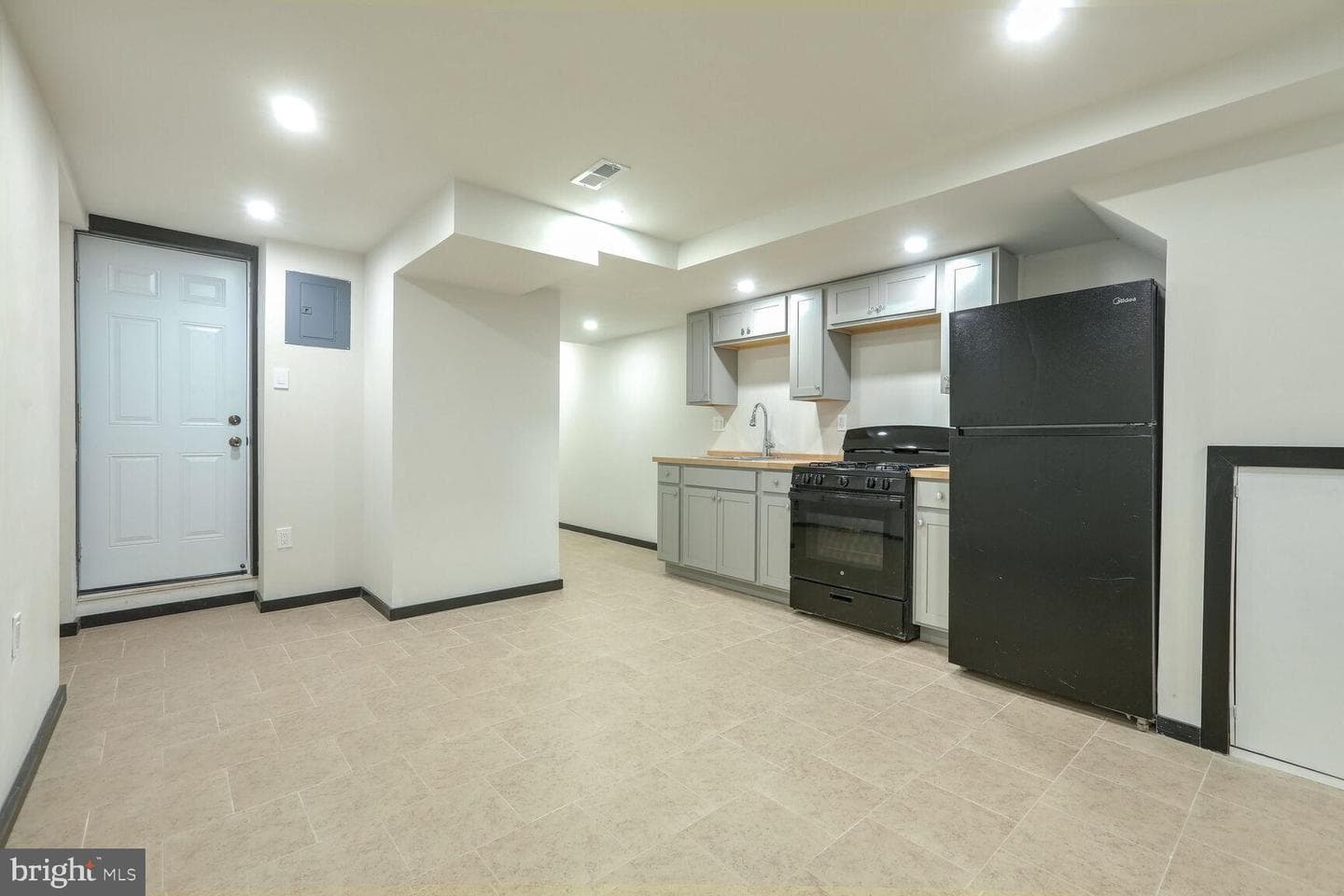 1619 Carswell Street photo 16