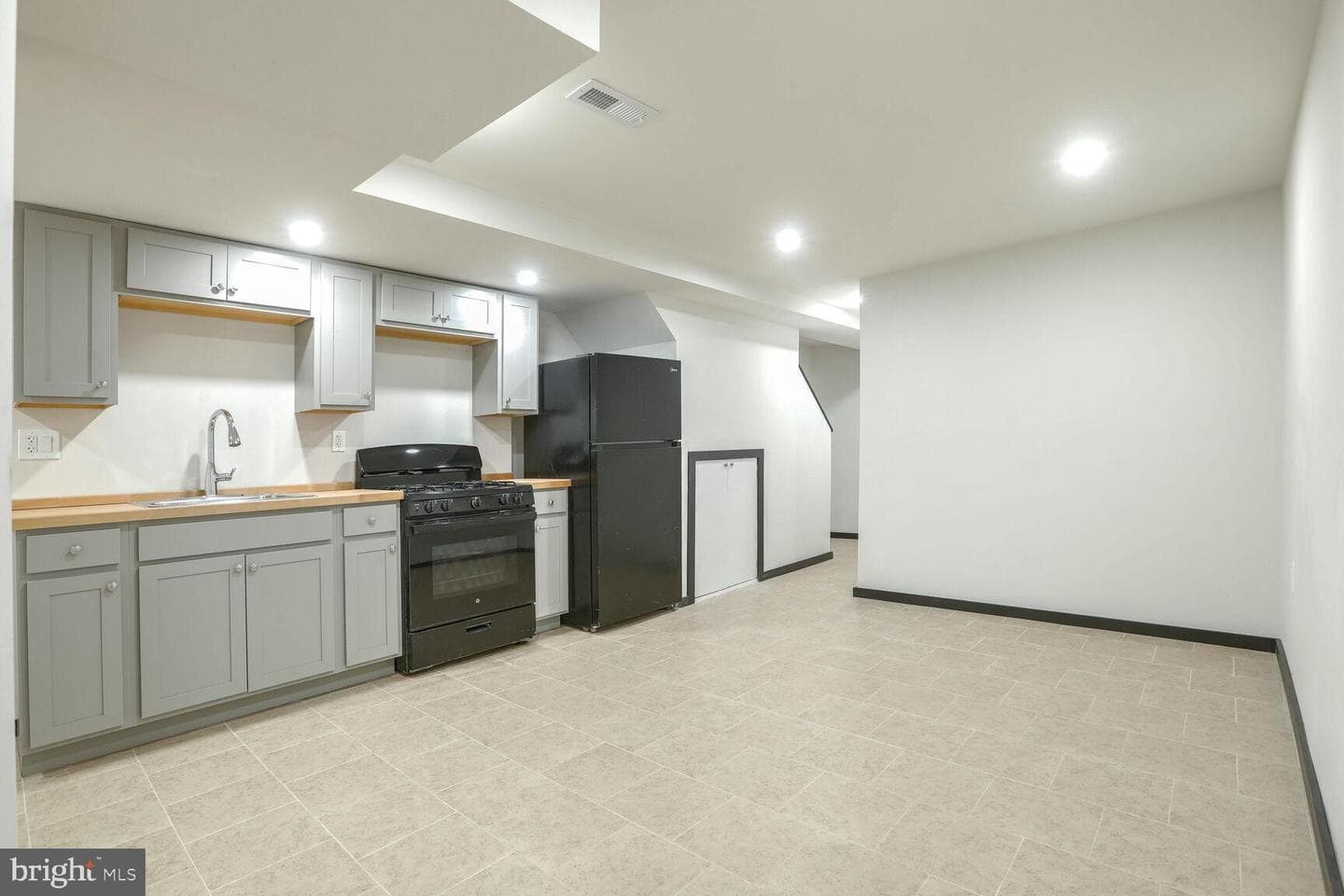 1619 Carswell Street photo 17
