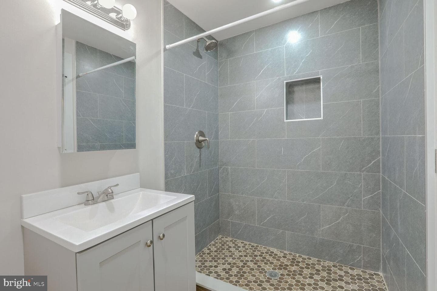 1619 Carswell Street photo 18