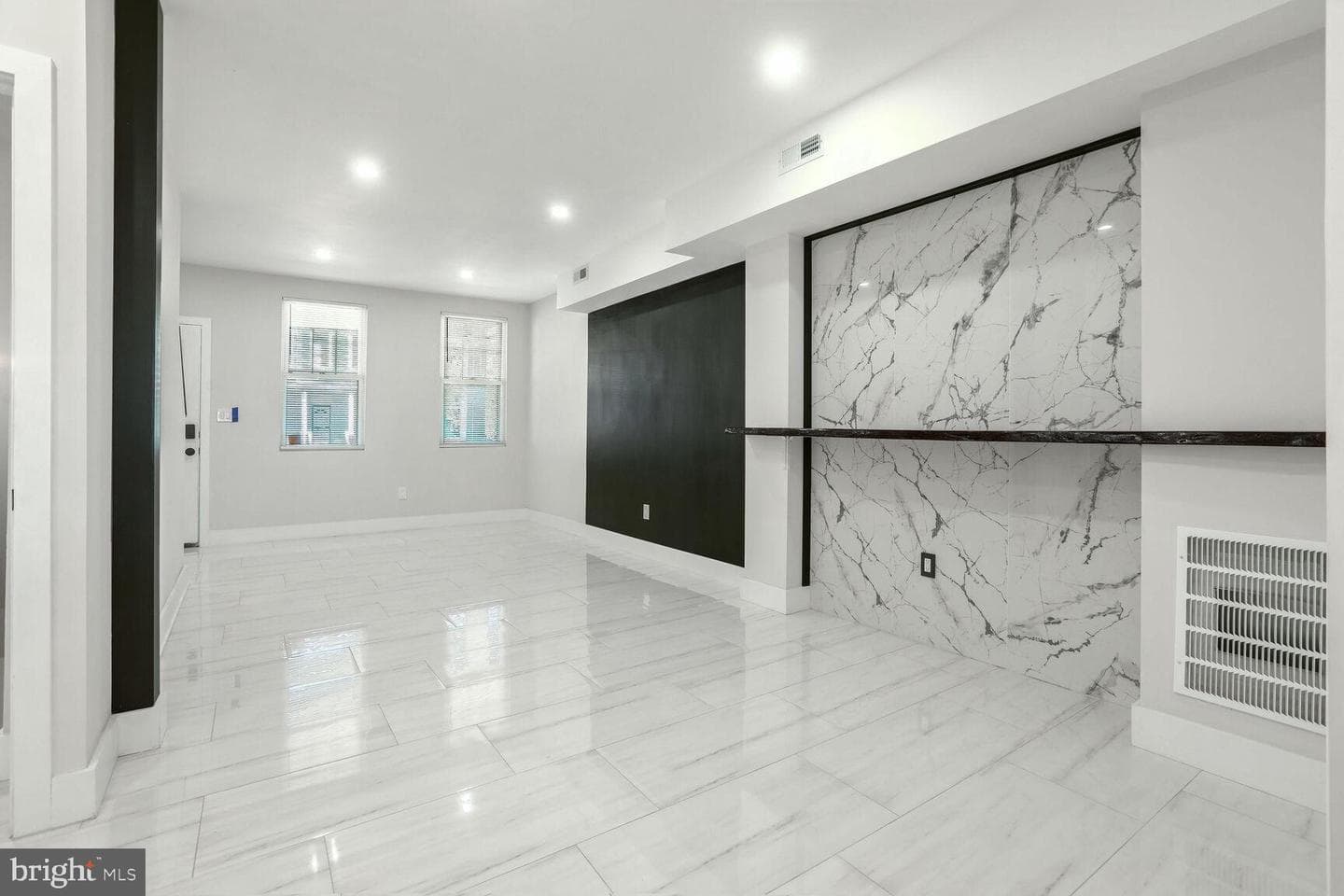 1619 Carswell Street photo 3