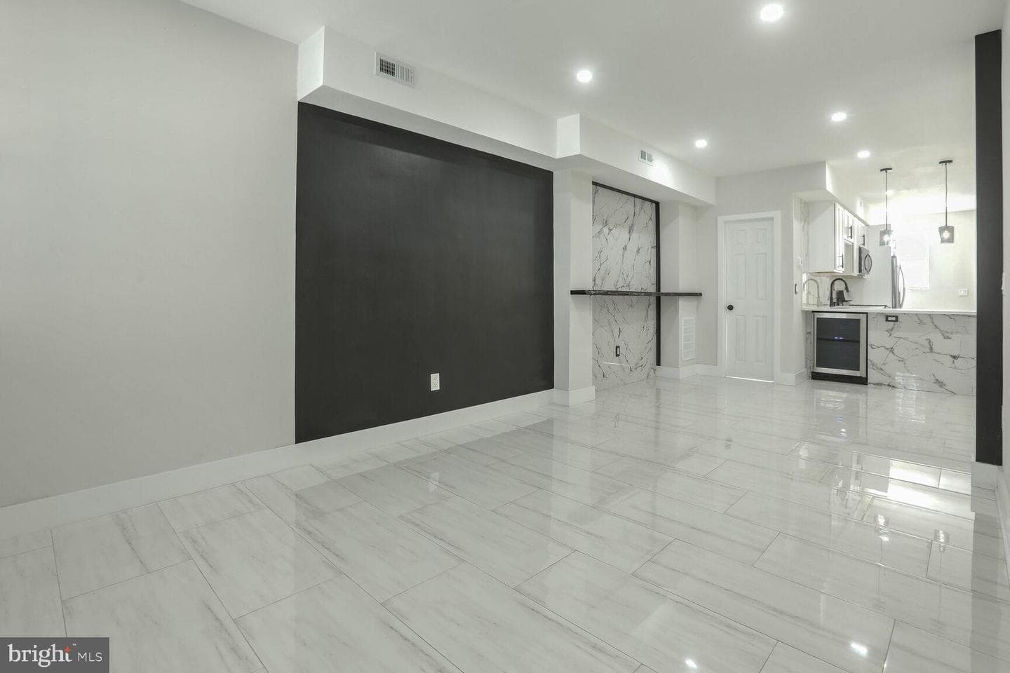 1619 Carswell Street photo 4