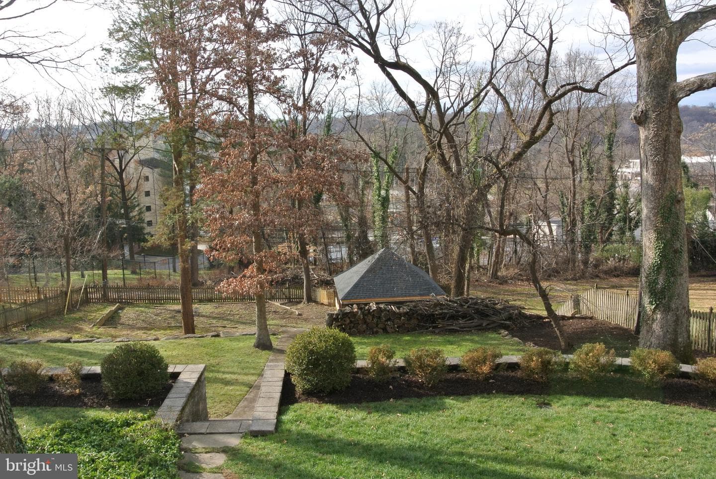 114 Ridgewood Road photo 47