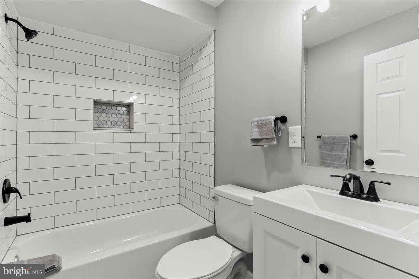 517 S Curley Street photo 33