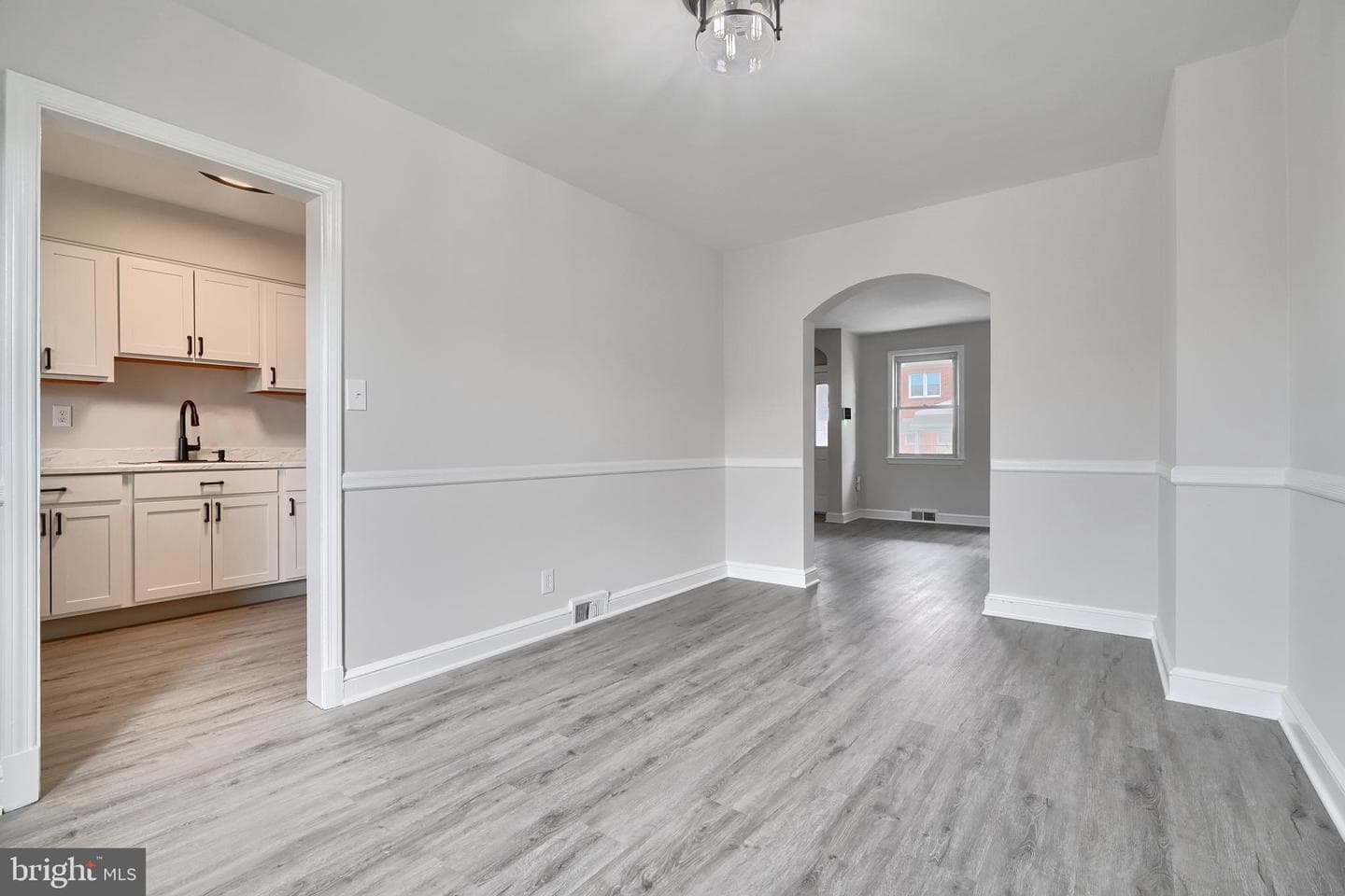 3926 Cedardale Road photo 11