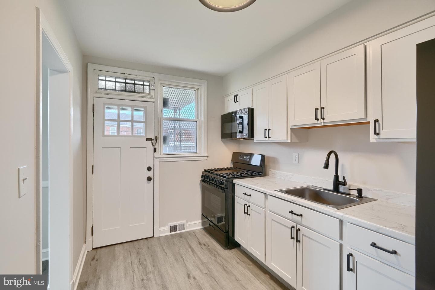 3926 Cedardale Road photo 14