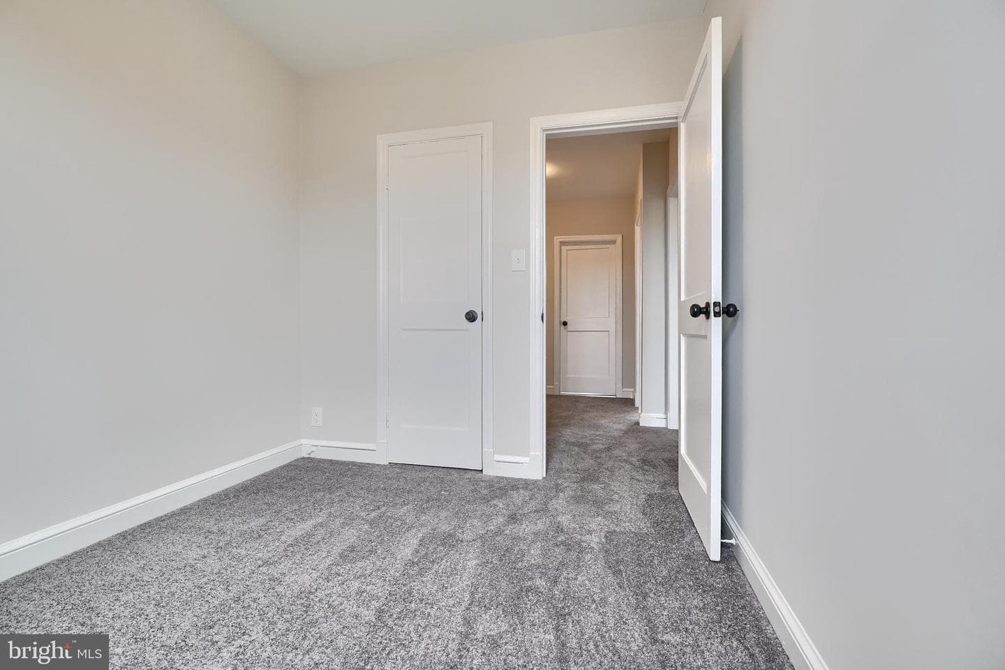 3926 Cedardale Road photo 22