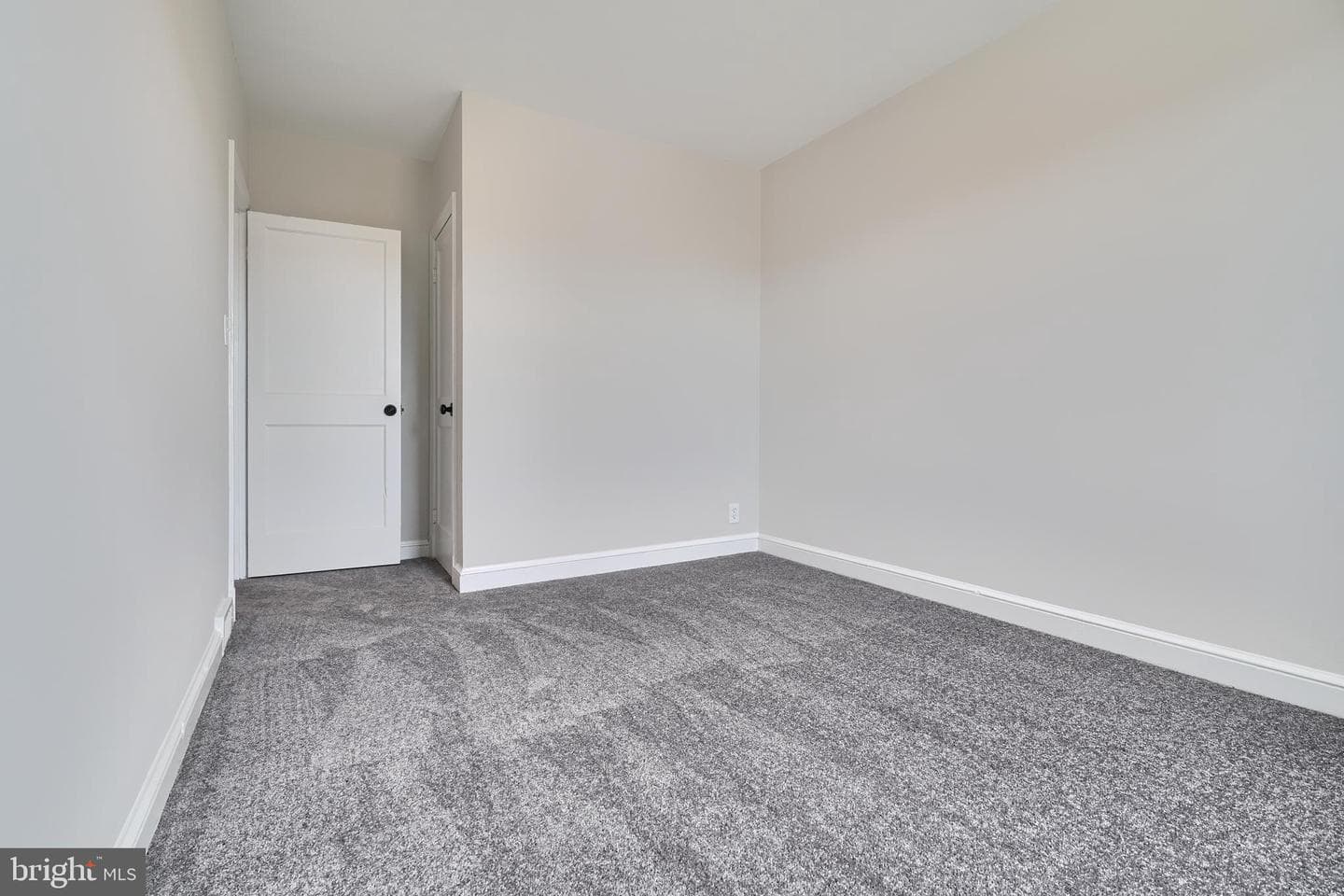3926 Cedardale Road photo 25