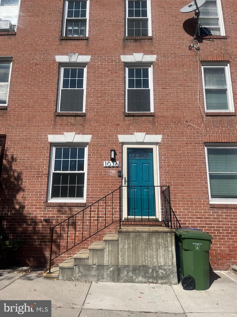 1036 Vine Street photo 1