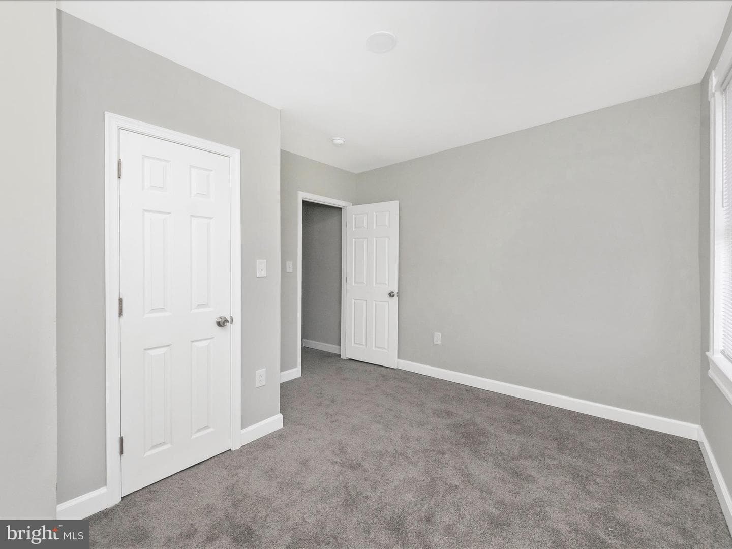 443 Robinson Street N photo 22