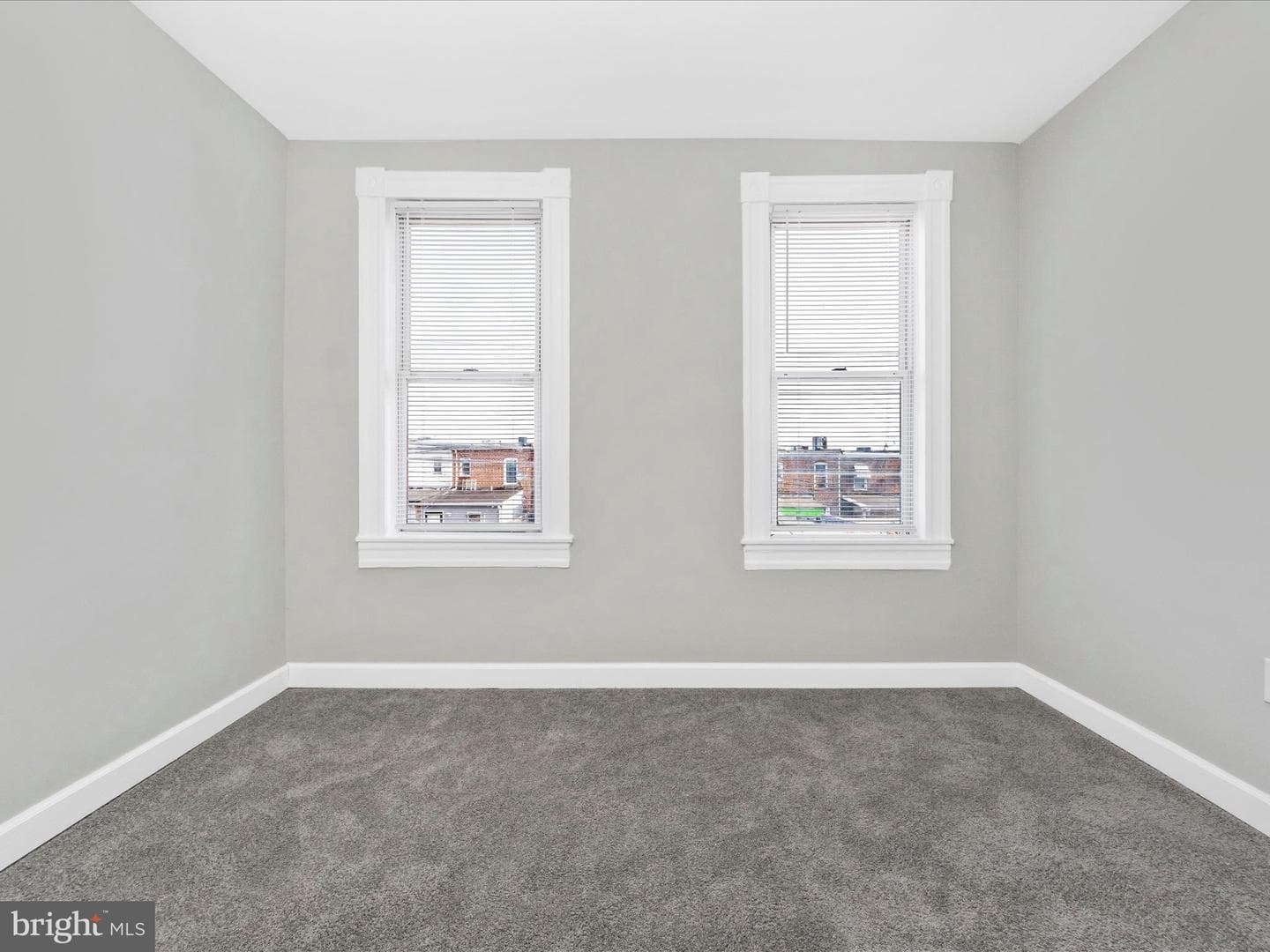 443 Robinson Street N photo 24