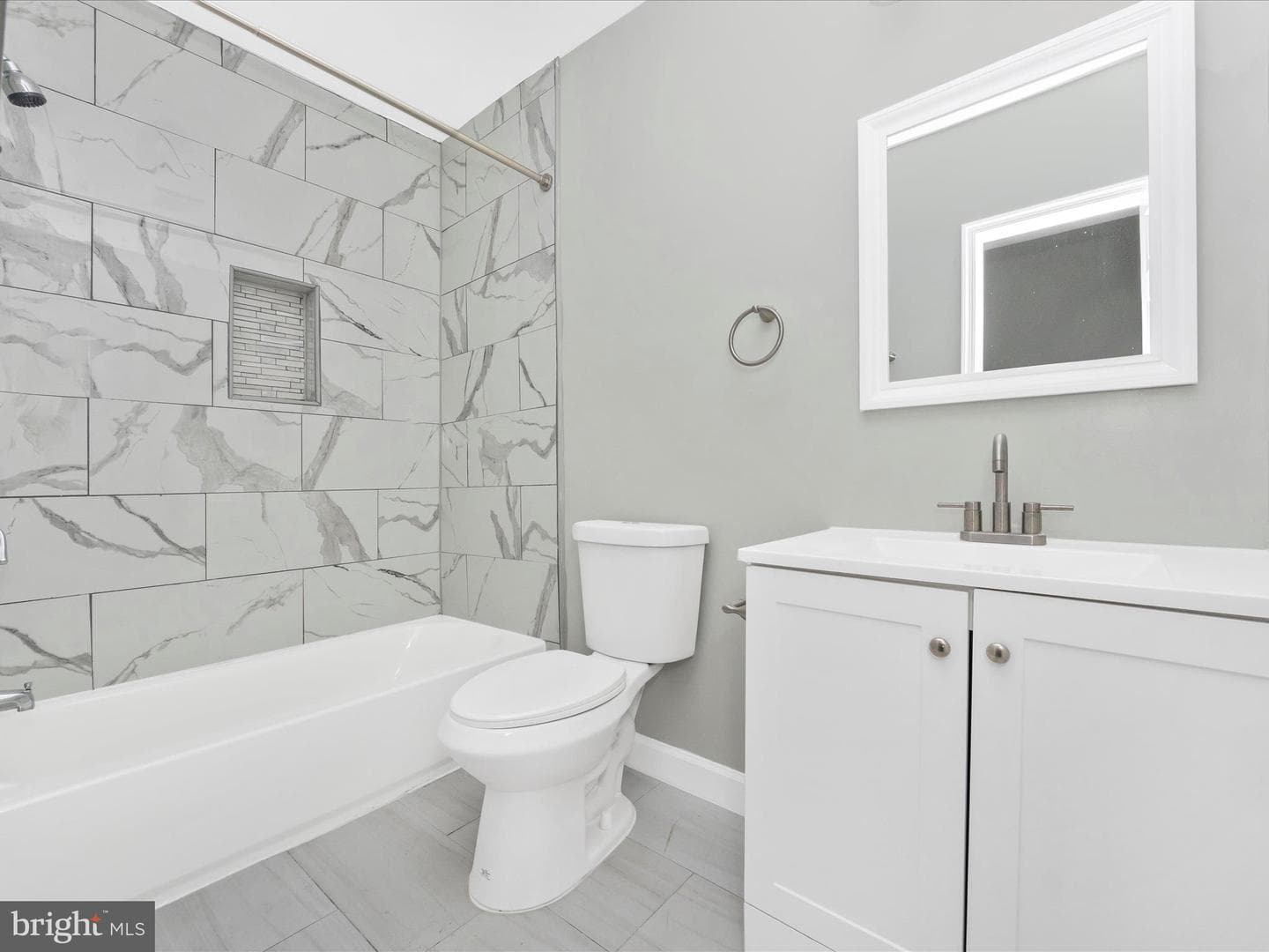 443 Robinson Street N photo 25